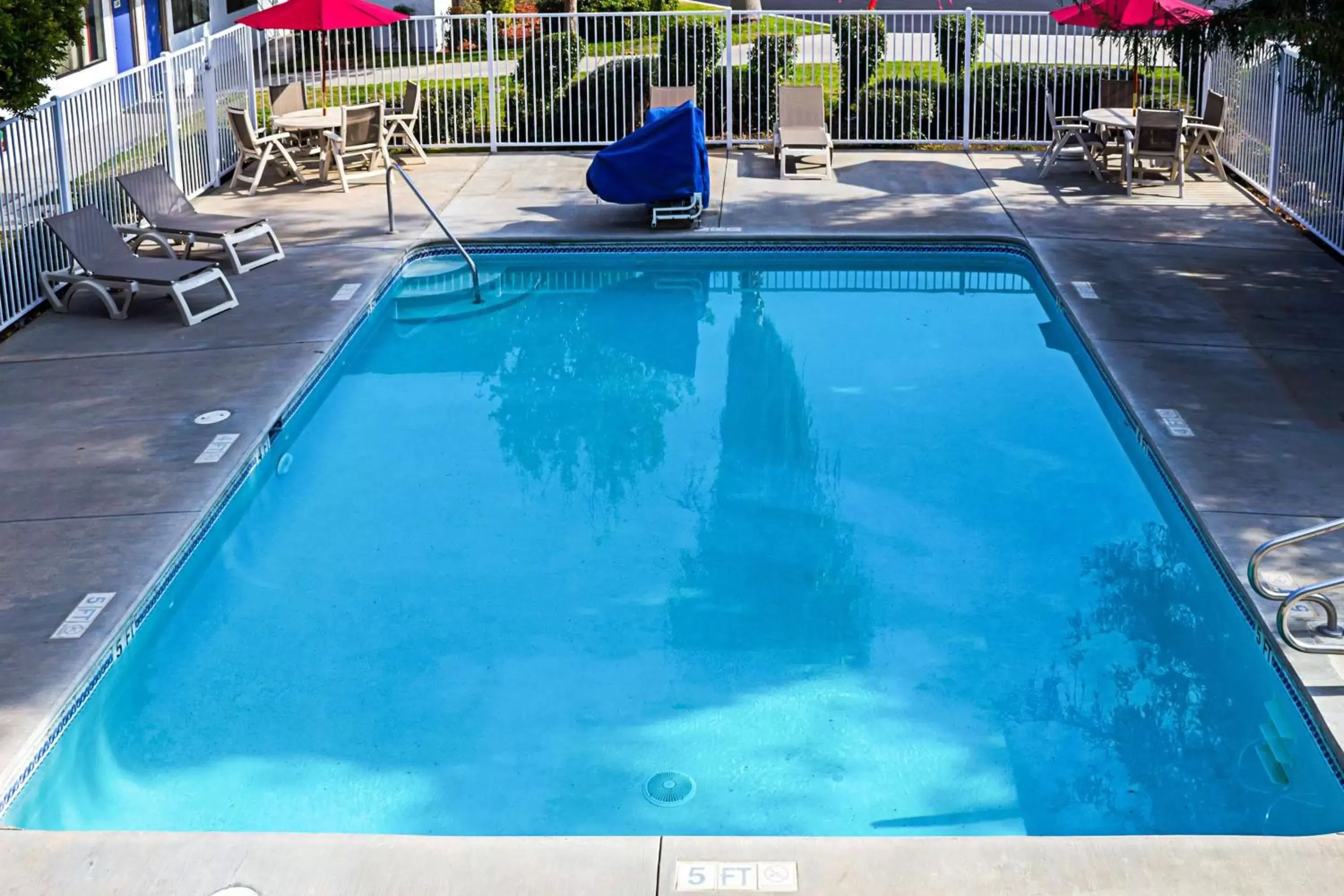 On site, Swimming Pool in Motel 6-Porterville, CA