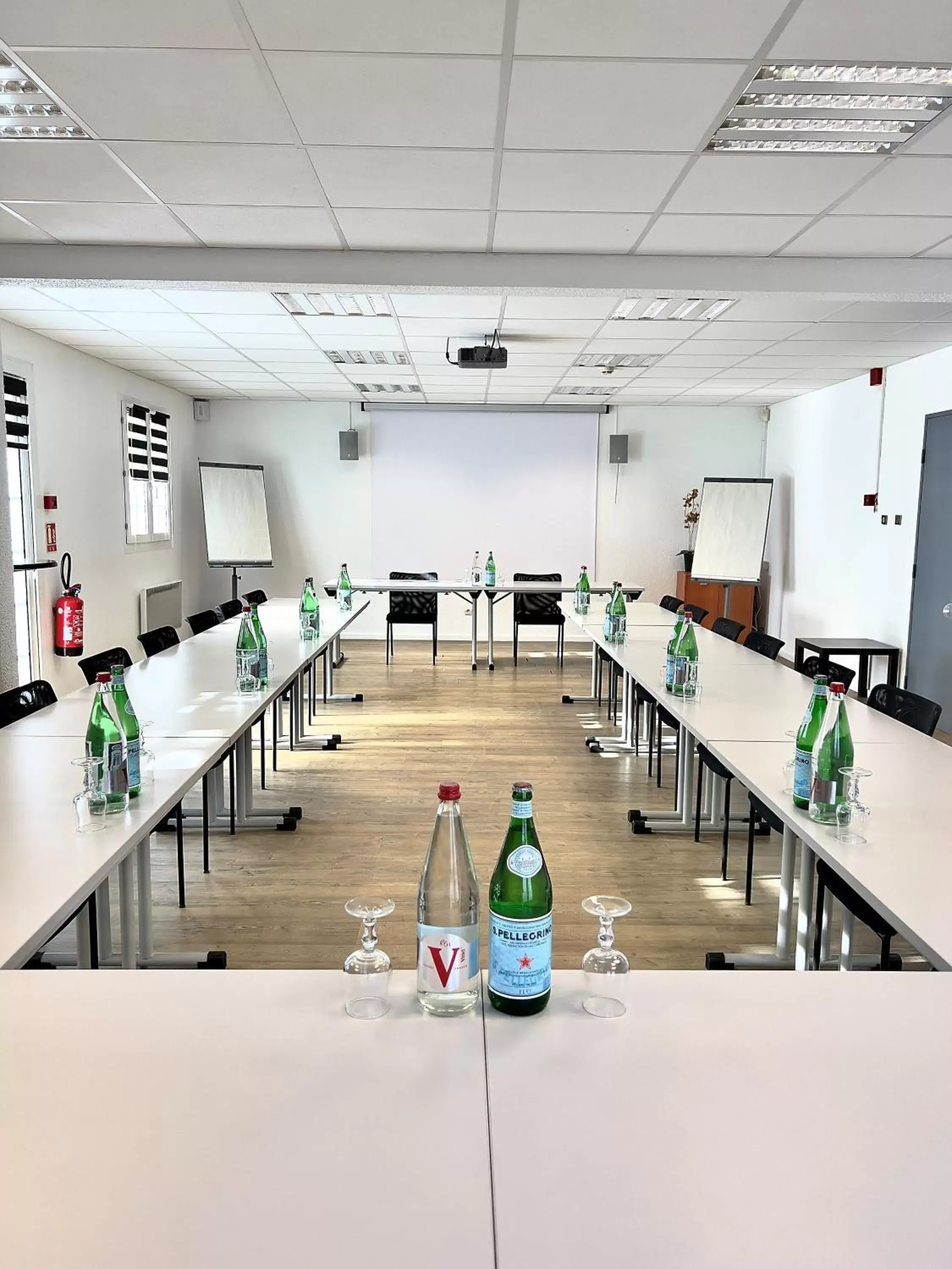 Business facilities in Kyriad Direct Reims Bezannes