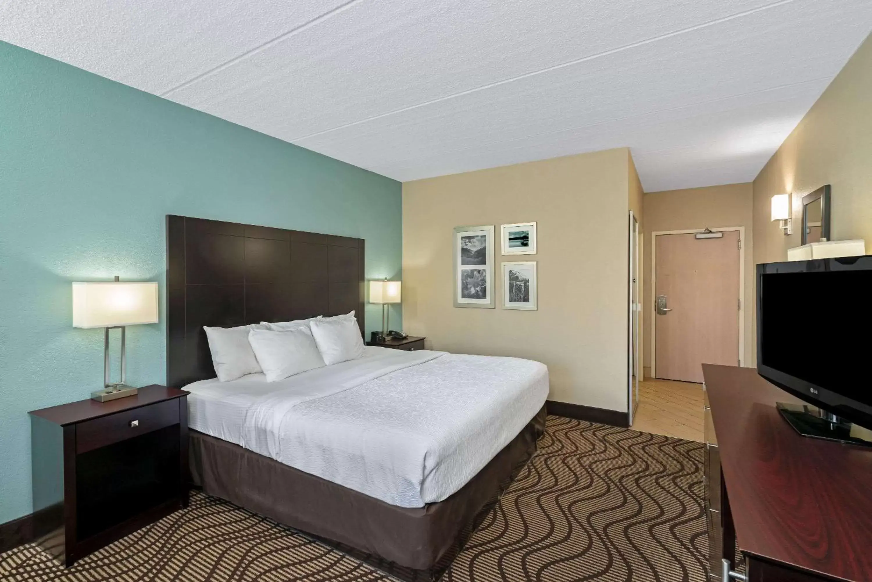 Bedroom, Bed in La Quinta by Wyndham Knoxville Airport