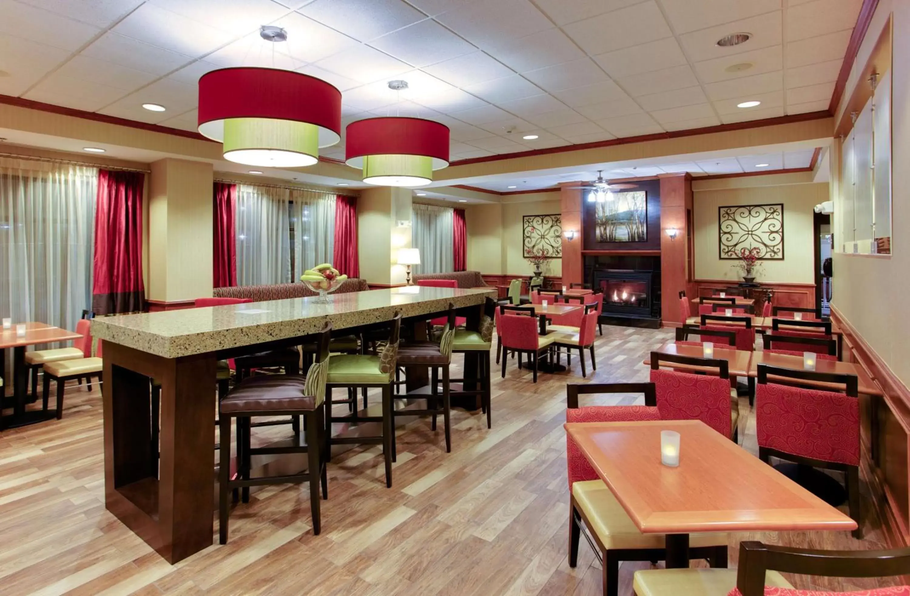 Lobby or reception, Restaurant/Places to Eat in Hampton Inn Emporia