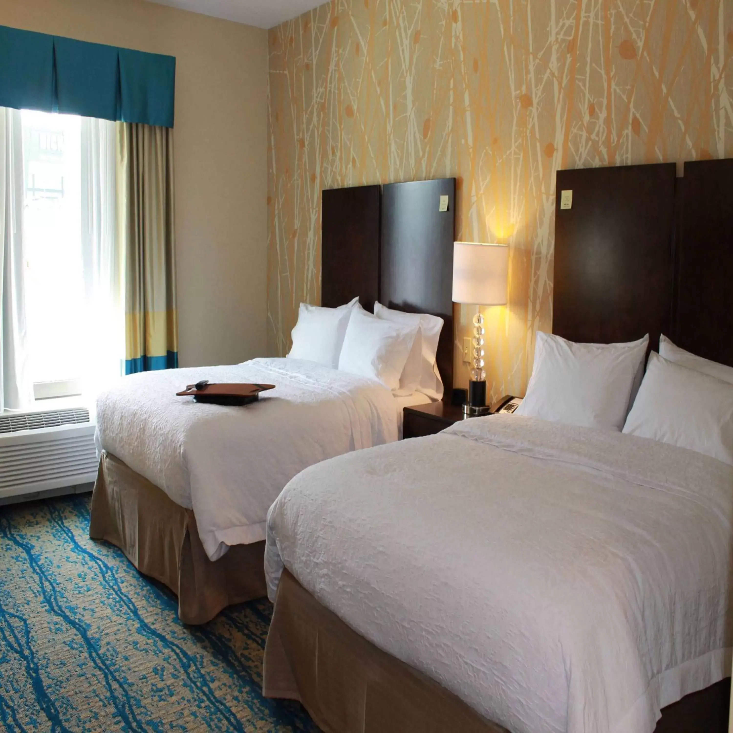 Bed in Hampton Inn & Suites Stroudsburg Bartonsville Poconos