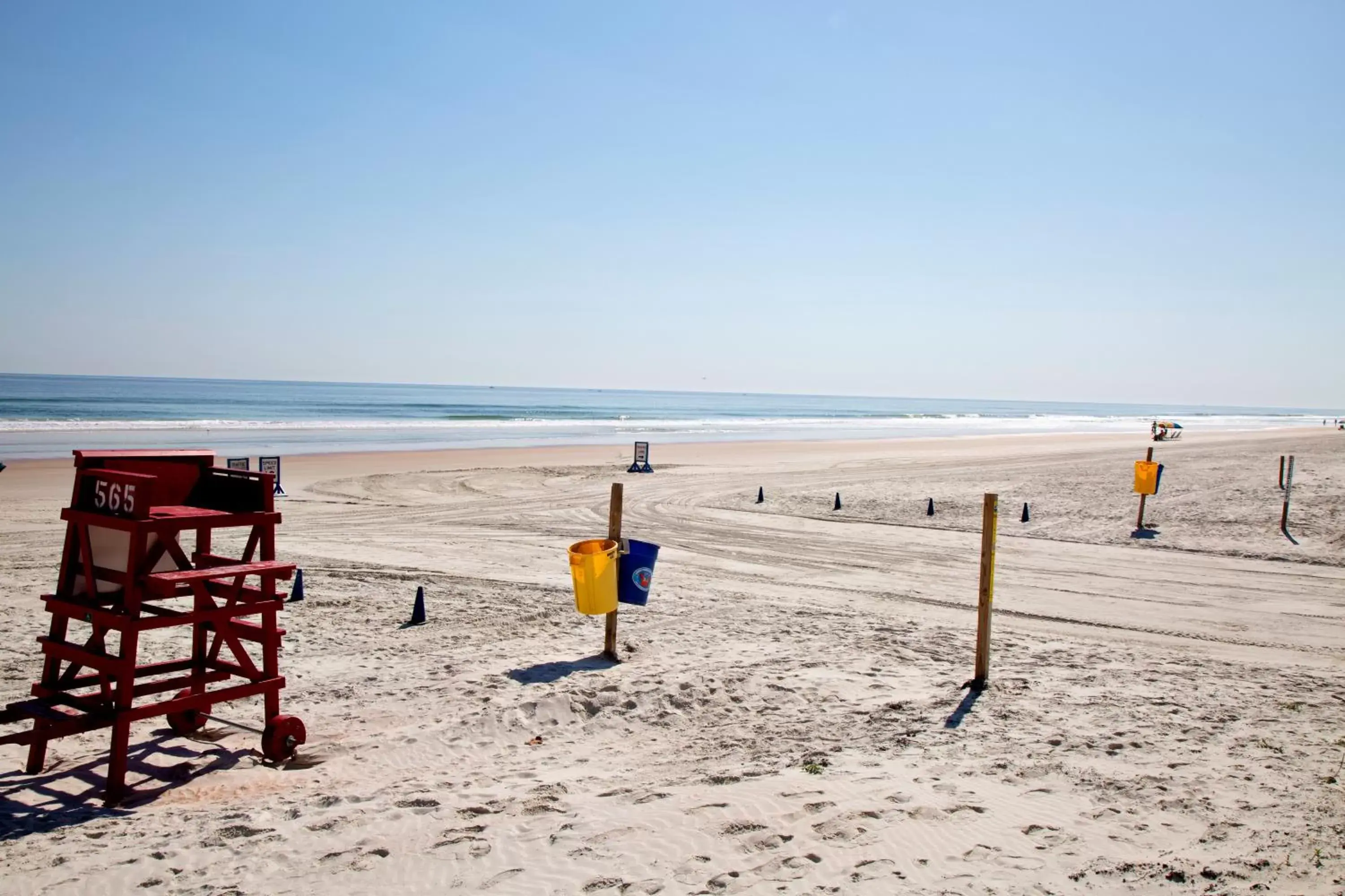 Beach in Daytona Dream Inn By AmeriVu