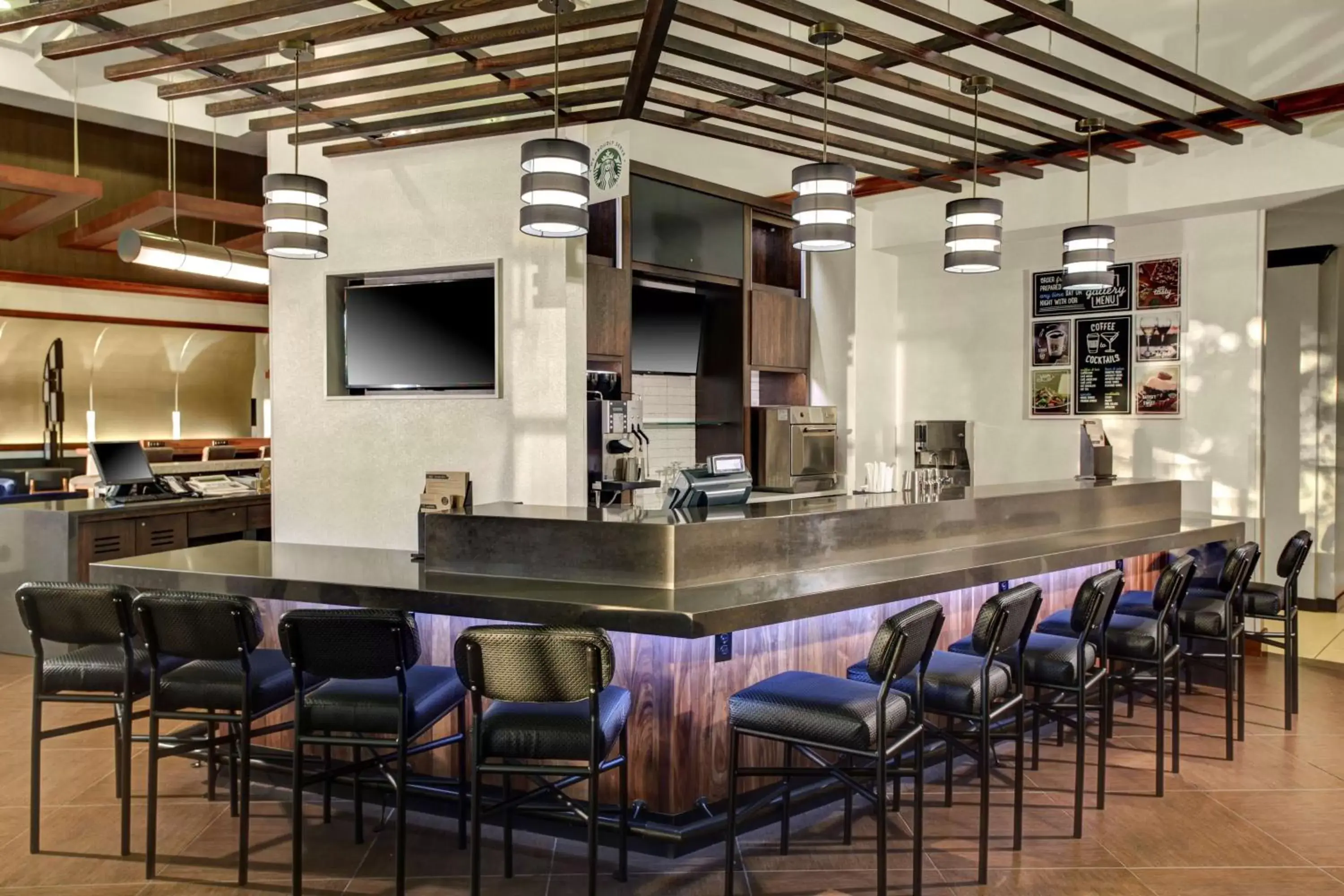 Lounge or bar in Hyatt Place Detroit/Livonia