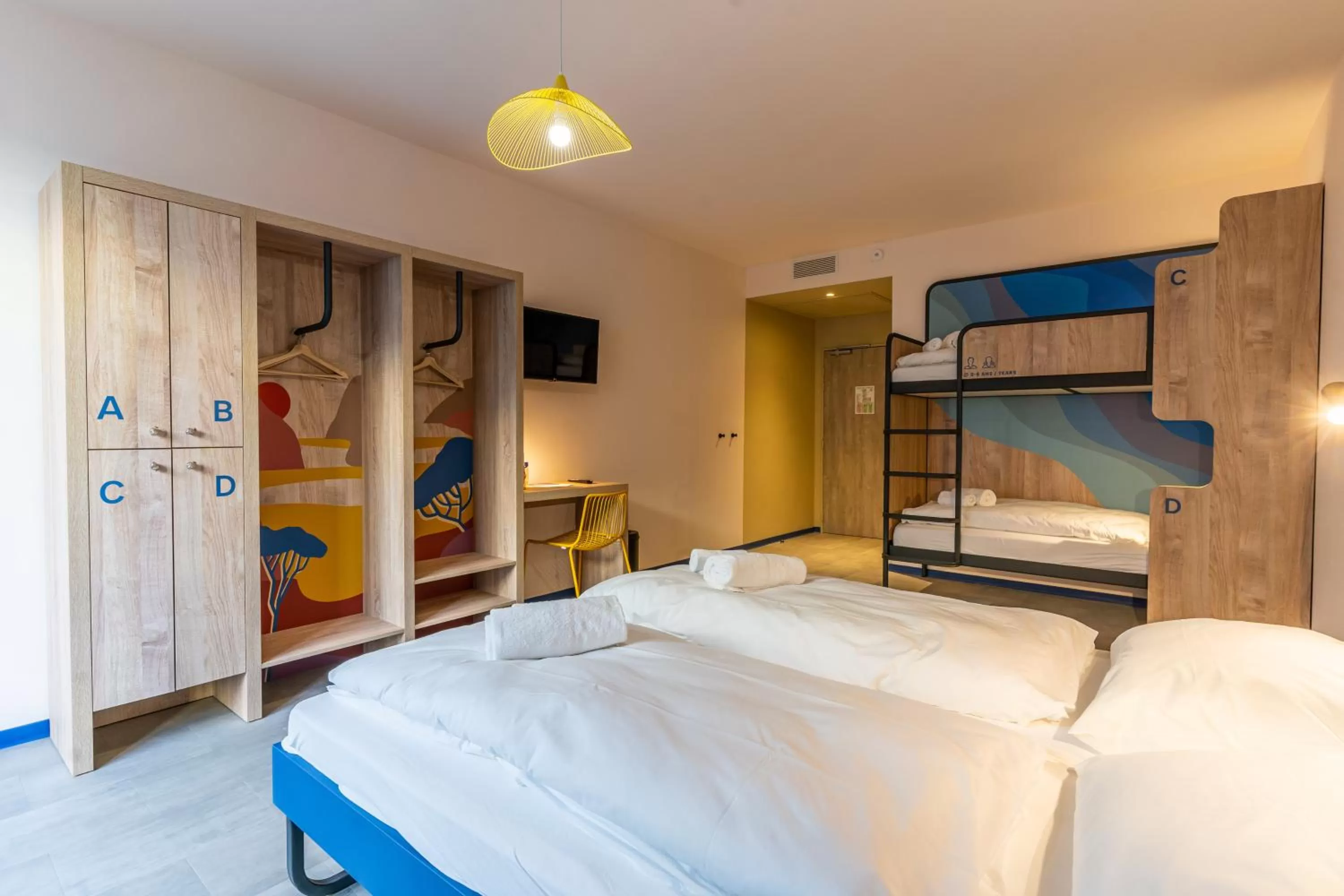 Bedroom, Bed in MEININGER Marseille Centre la Joliette