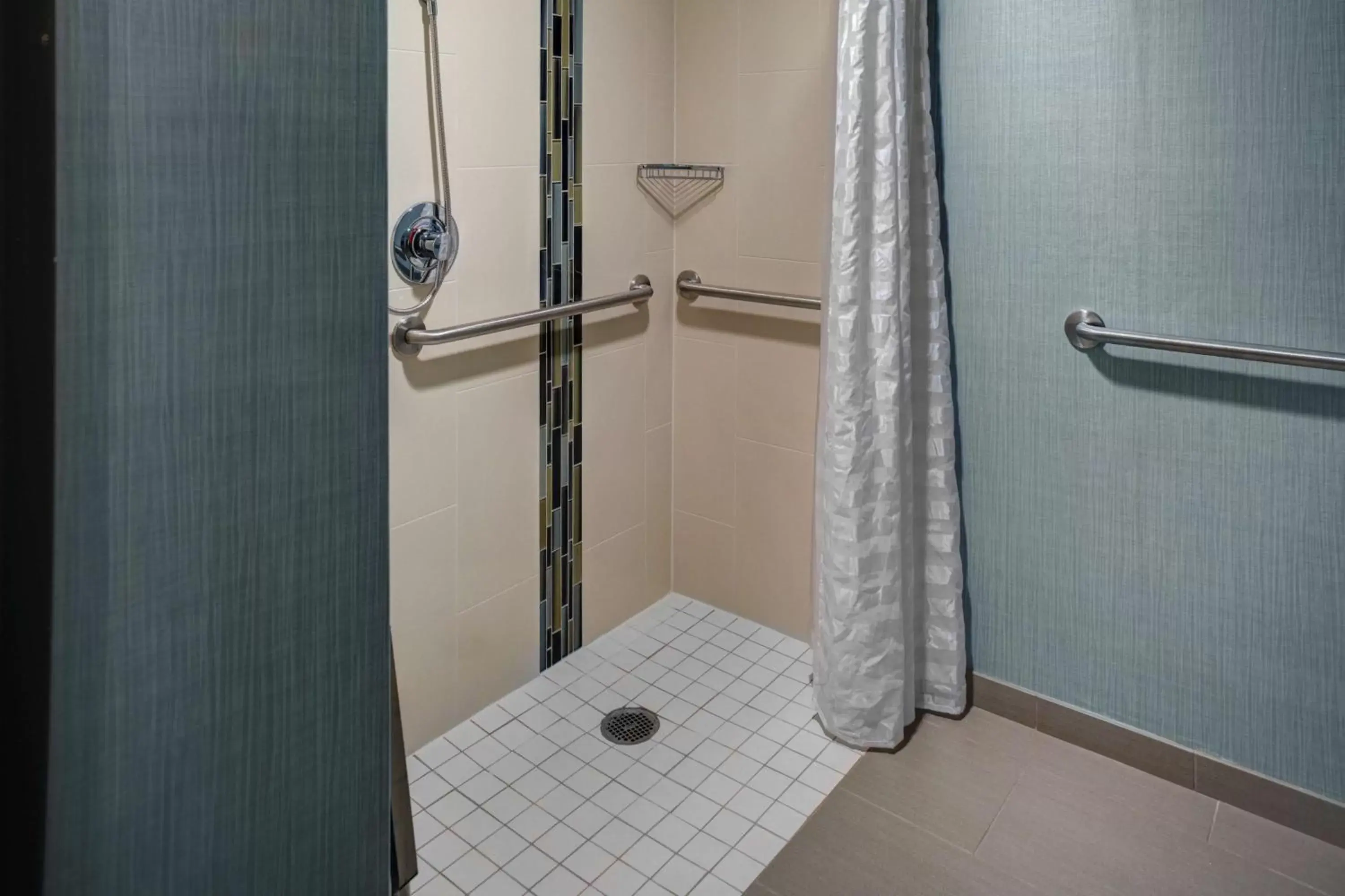 Bathroom in Hyatt Place Atlanta / Alpharetta / Windward Parkway