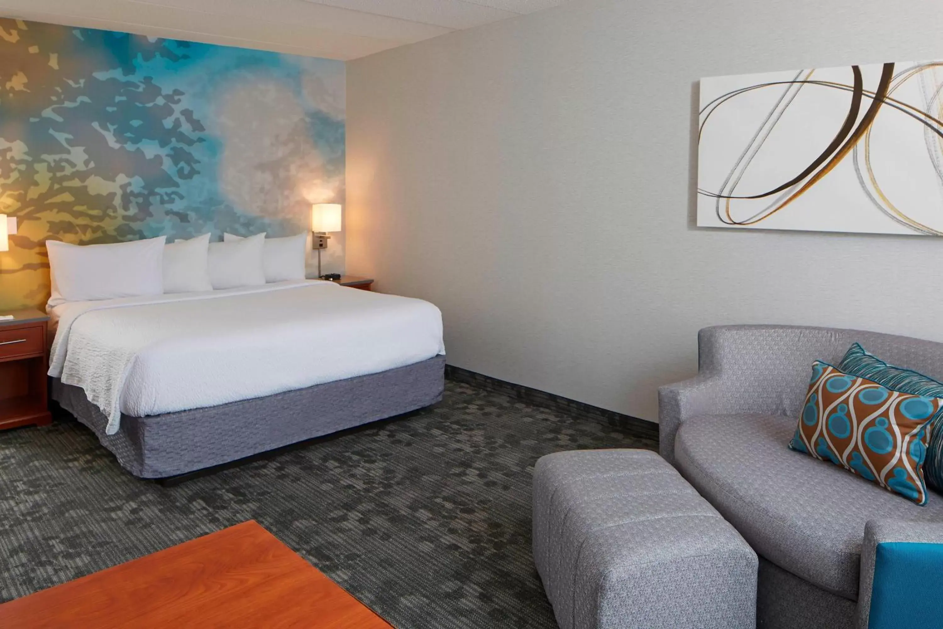 Photo of the whole room, Bed in Courtyard by Marriott Bloomington Mall of America