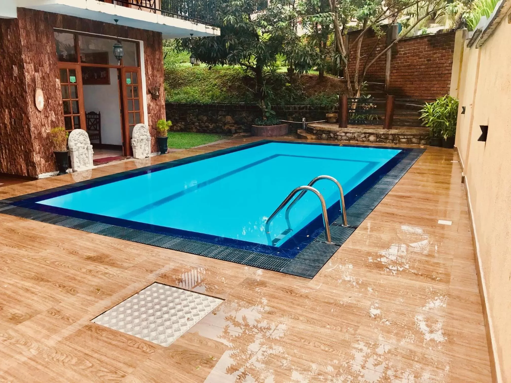 Swimming pool in Veraima Kandy