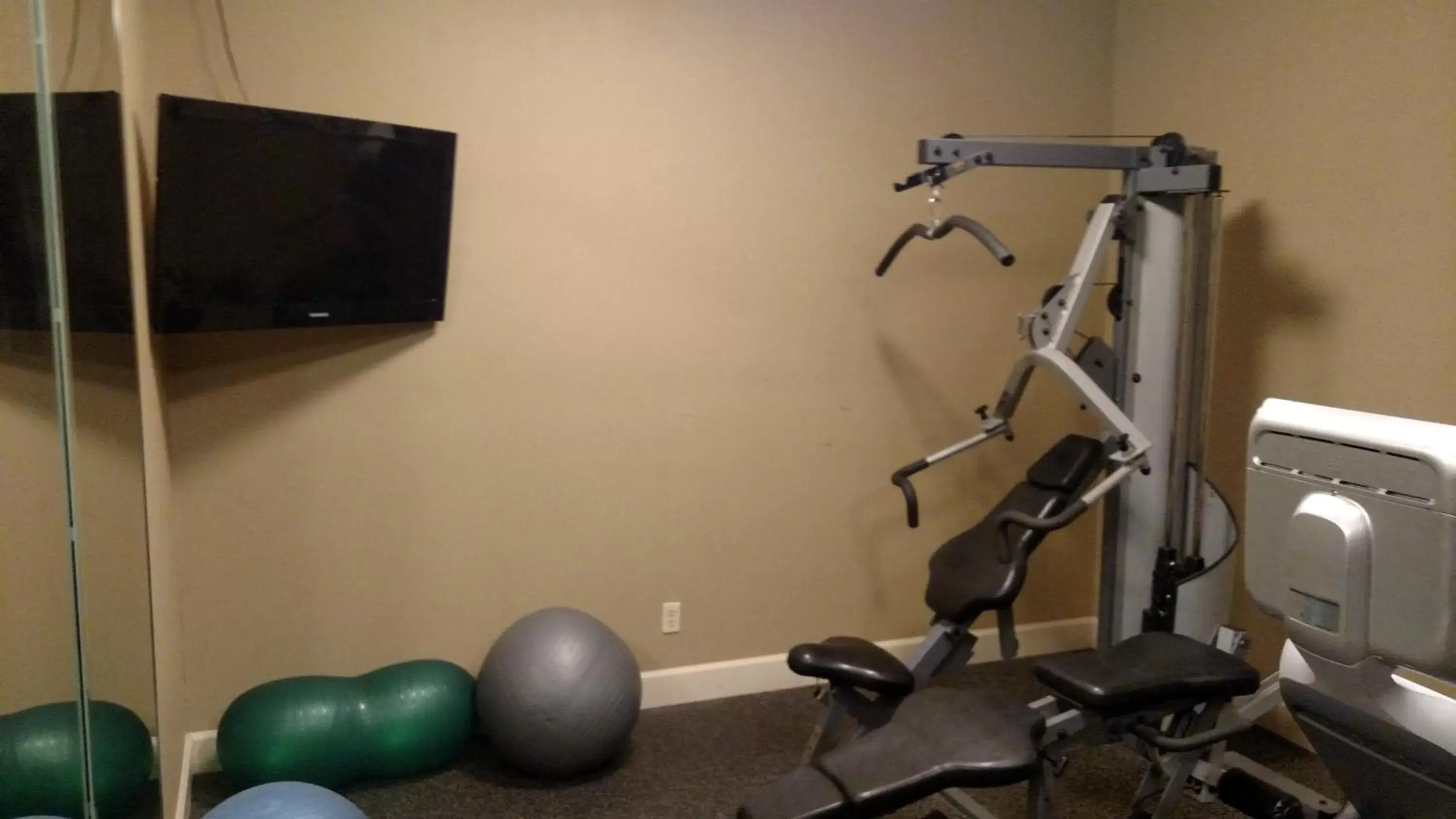 Fitness centre/facilities, TV/Entertainment Center in Super 8 by Wyndham Atoka