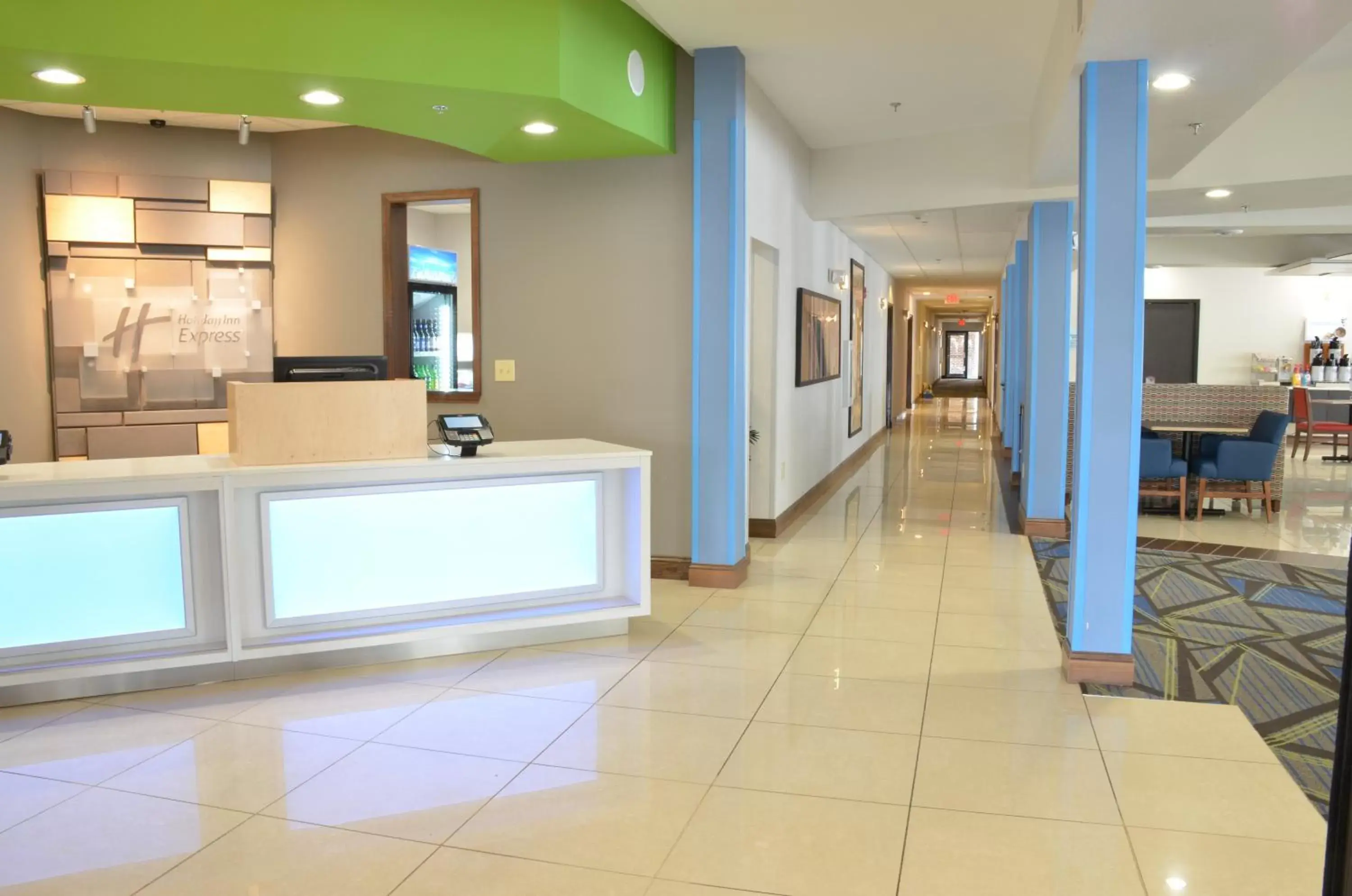 Lobby or reception in Holiday Inn Express- Waterloo/Cedar Falls, an IHG Hotel