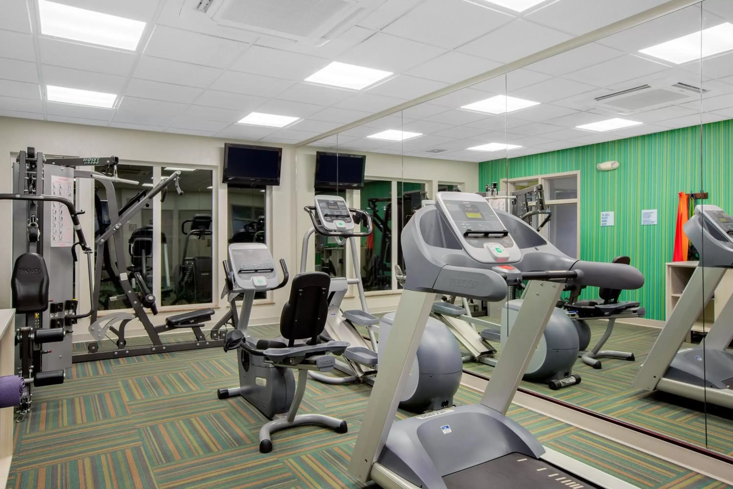 Spa and wellness centre/facilities, Fitness Center/Facilities in Holiday Inn Express Hotel & Suites Ontario, an IHG Hotel