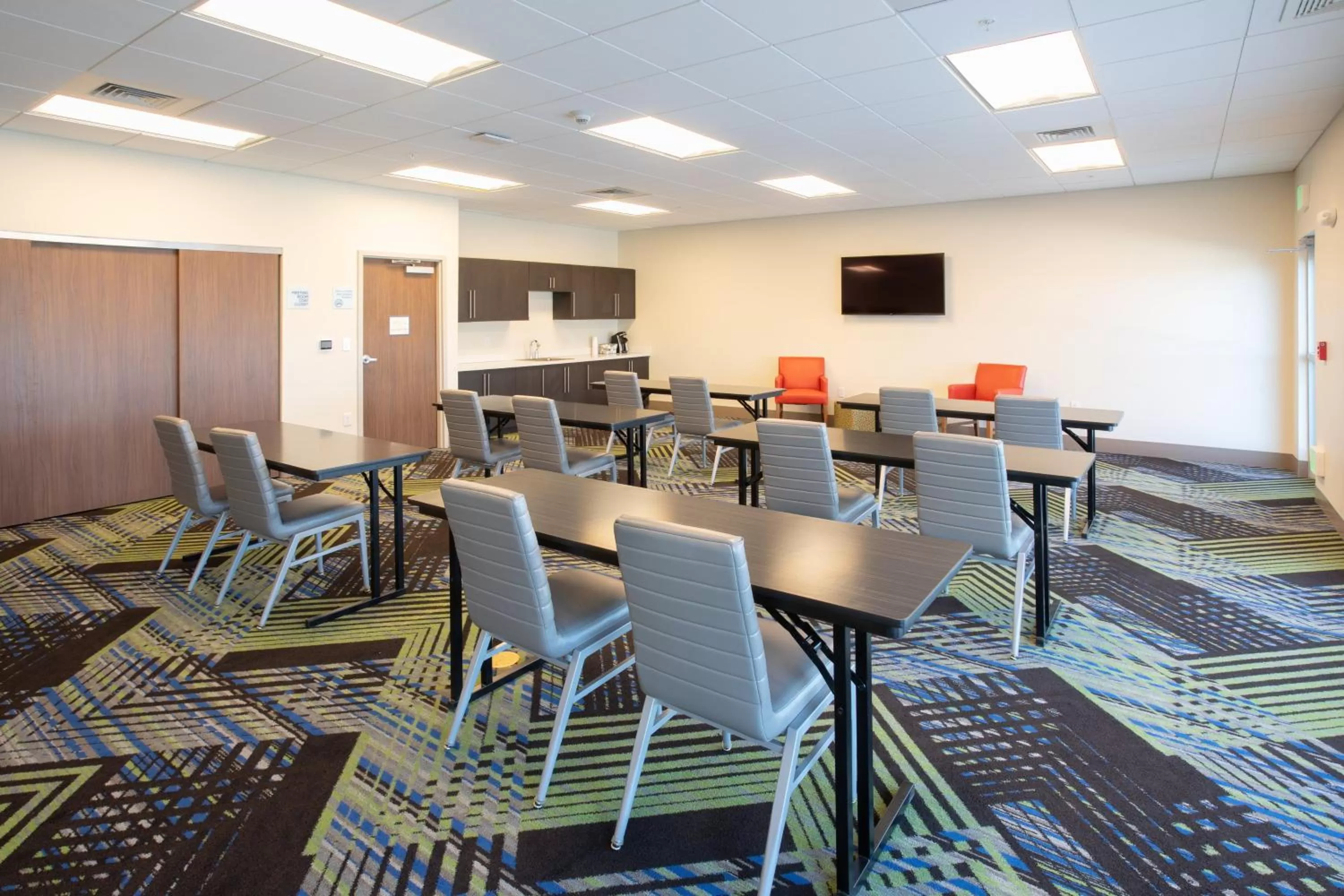 Meeting/conference room in Holiday Inn Express & Suites - Goodland I-70 by IHG
