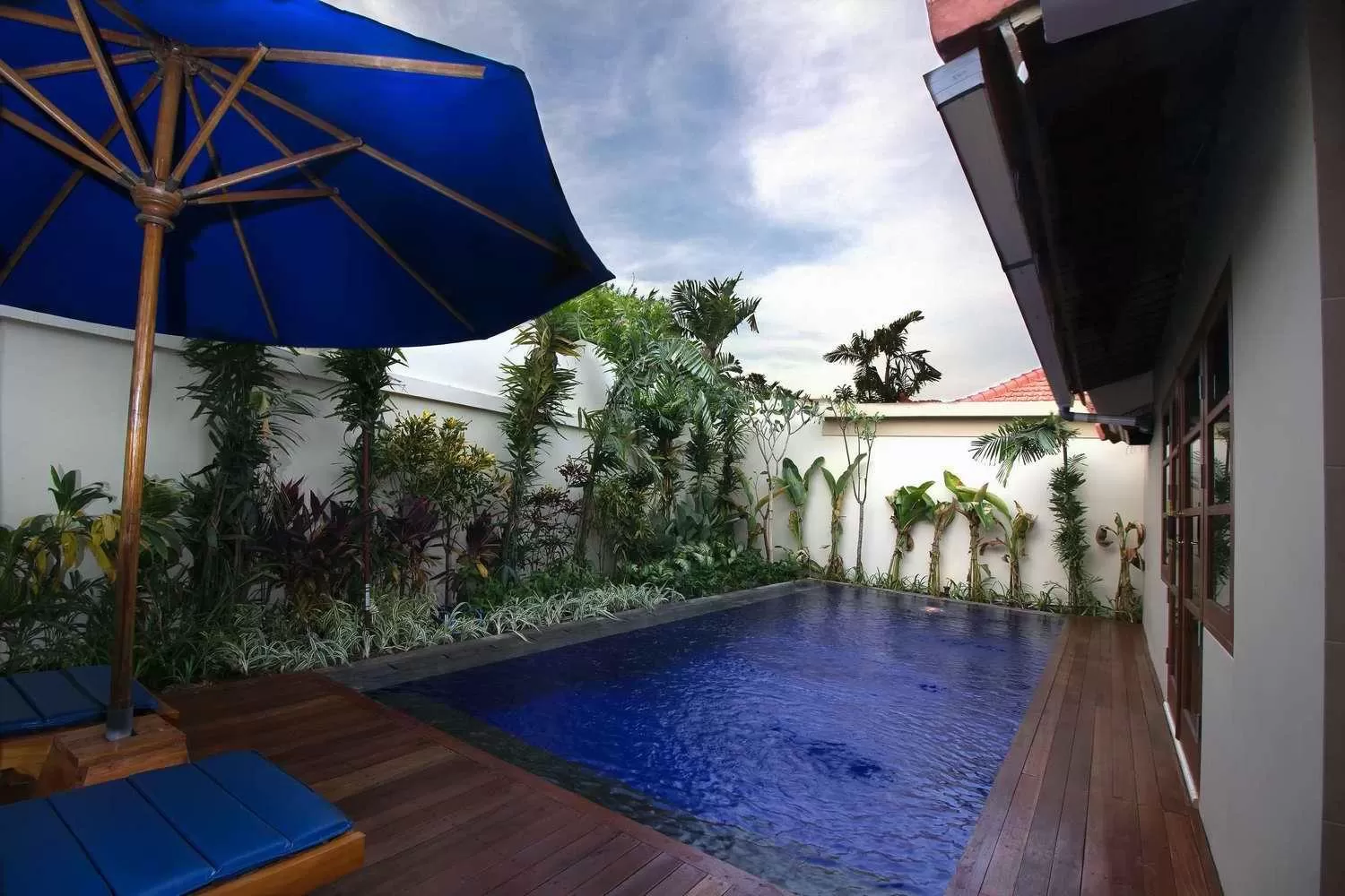 Swimming pool in Kuta Puri Bungalows, Villas and Resort