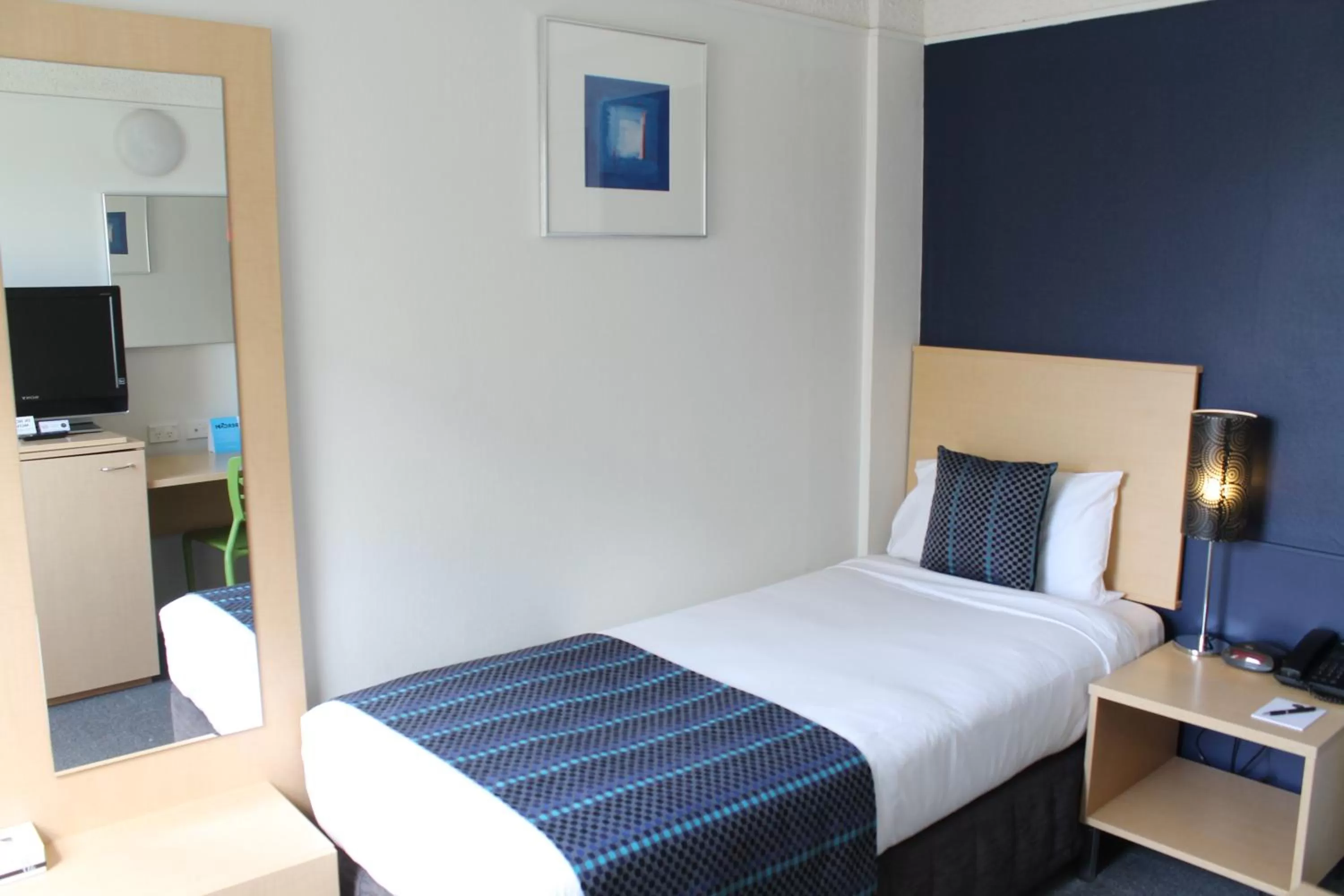 Bedroom, Bed in Willis Wellington Hotel