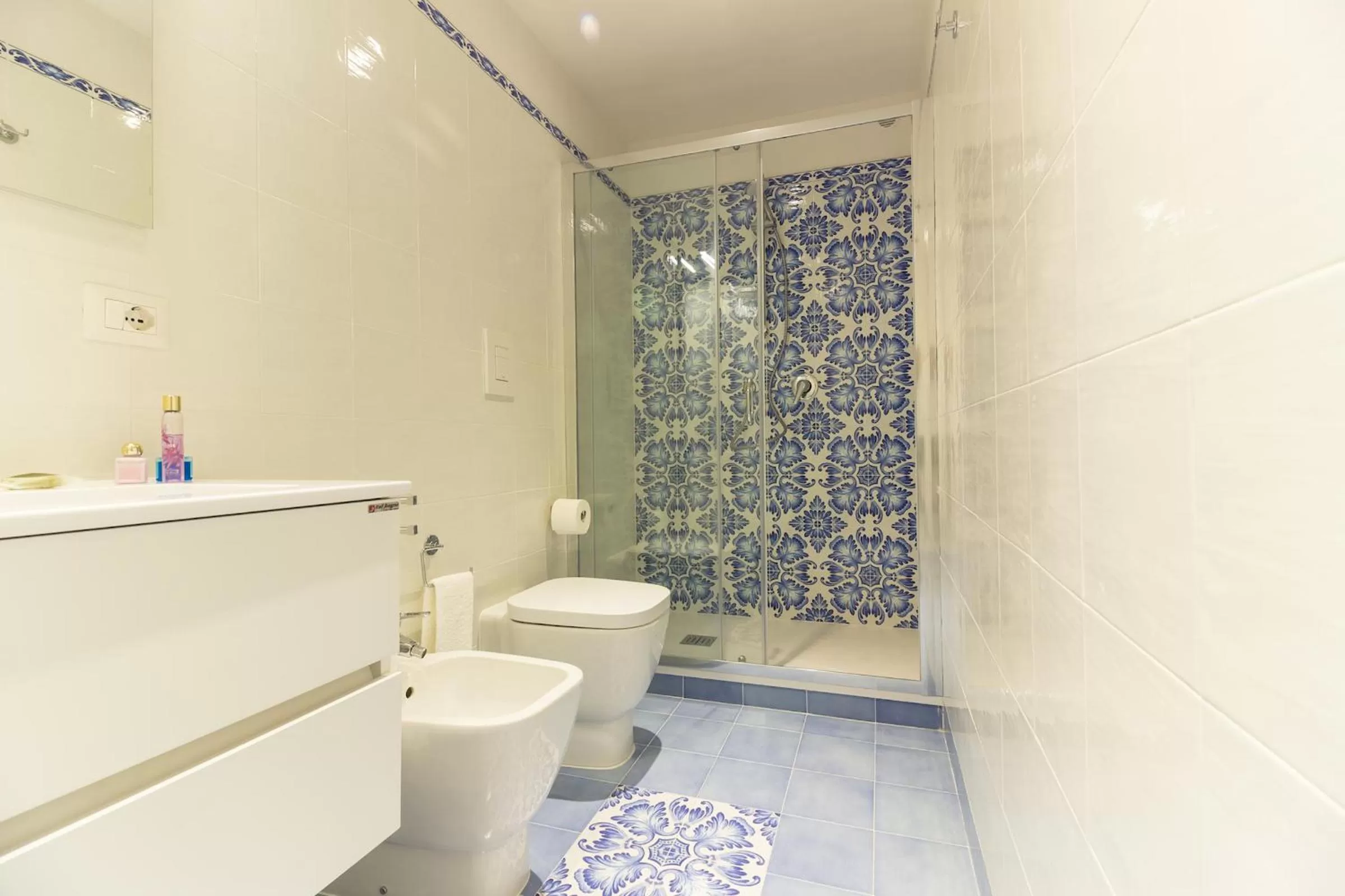 Shower in Palazzo d'Auria ApartHotel