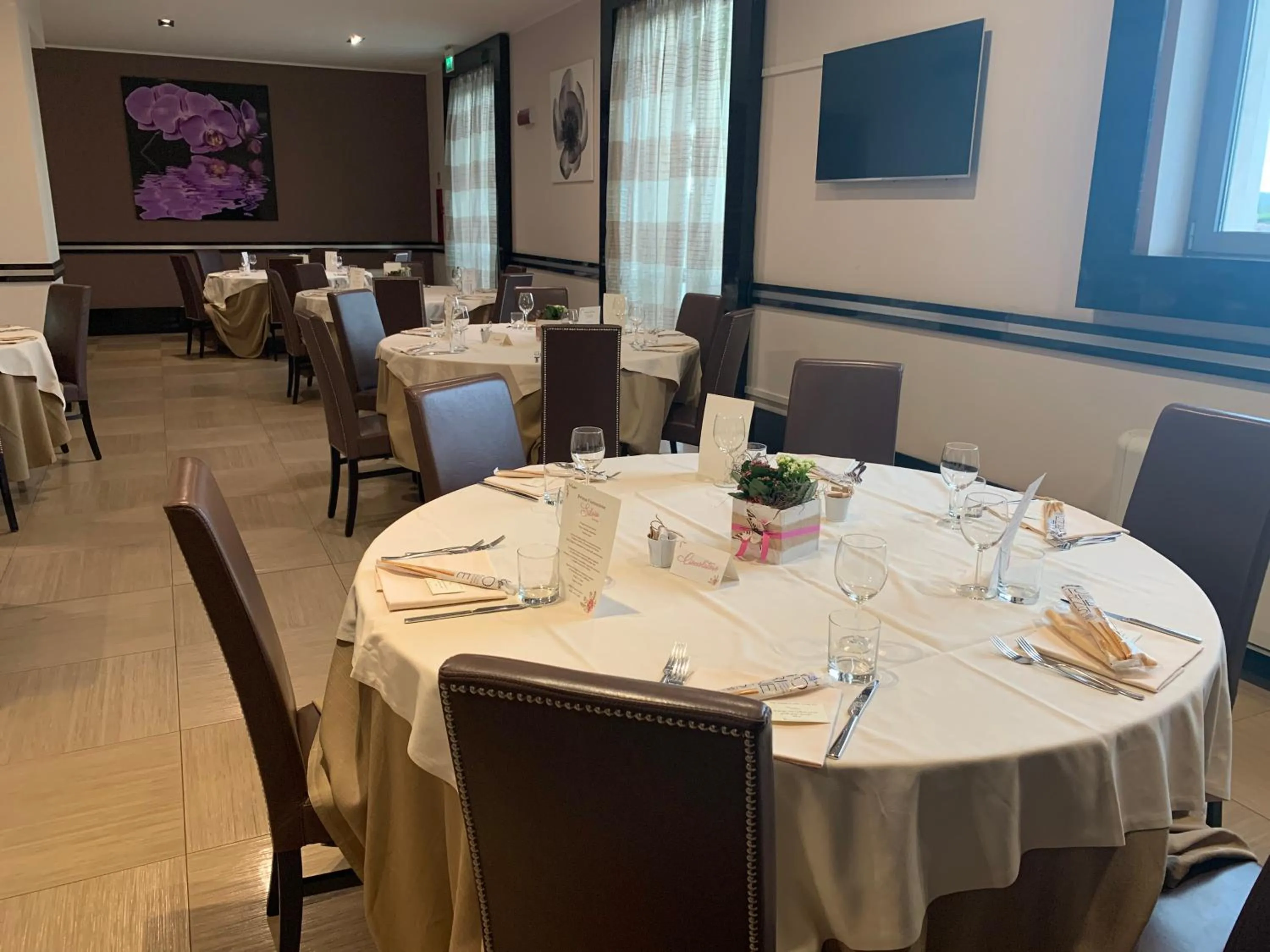 Restaurant/places to eat in Quality Hotel Green Palace