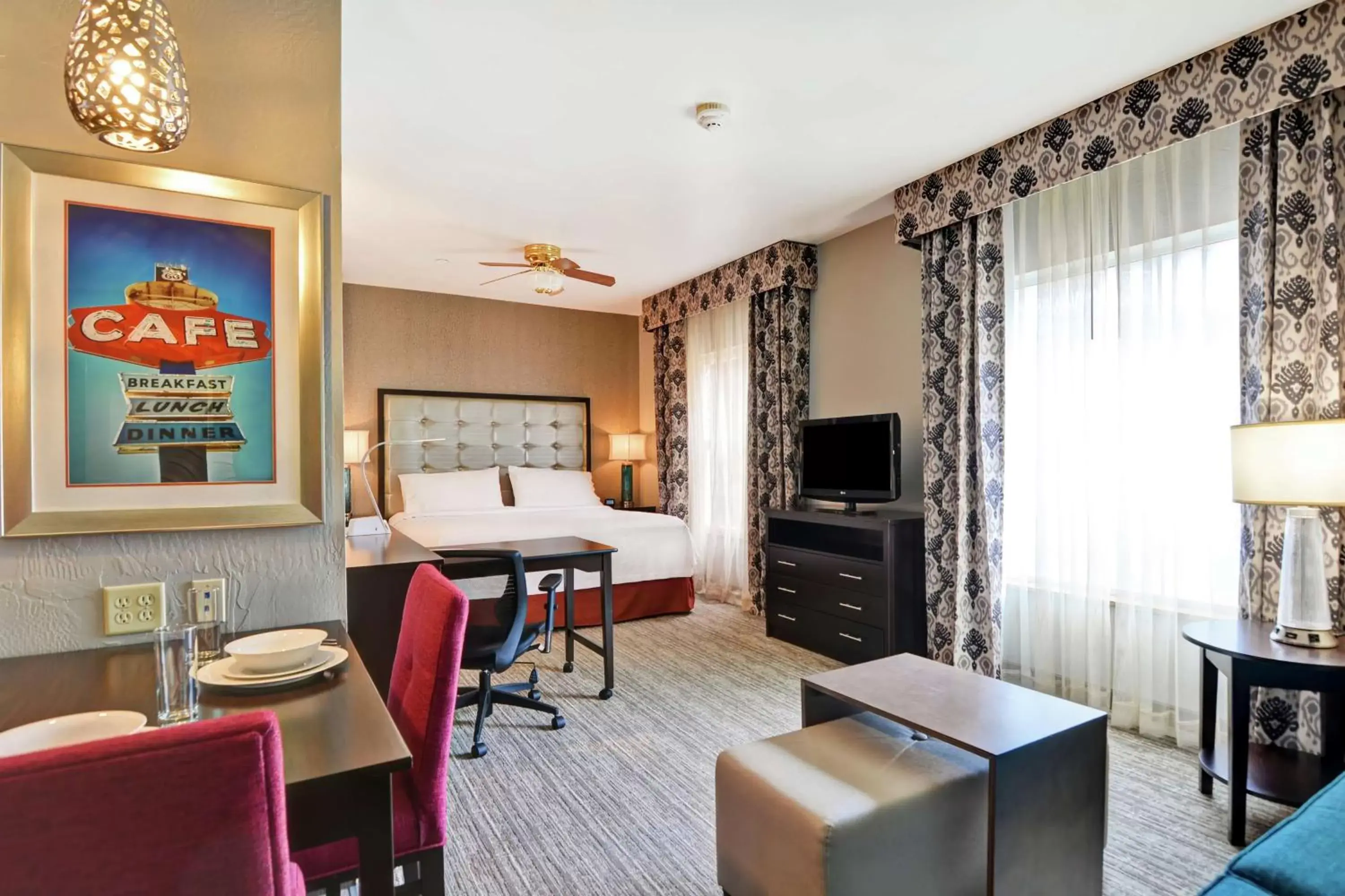 Bedroom, TV/Entertainment Center in Homewood Suites by Hilton Amarillo