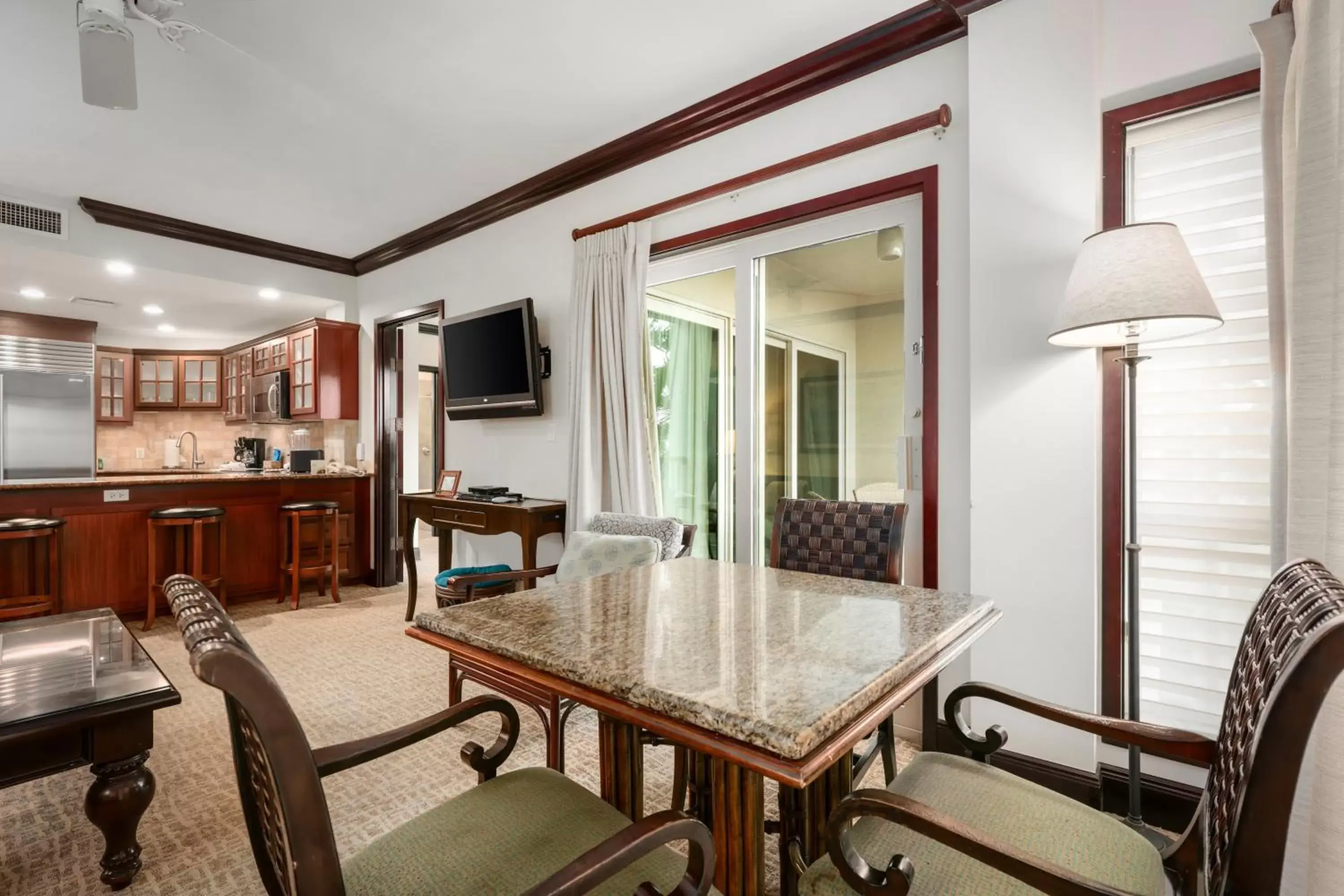 Dining area in Waipouli Beach Resort & Spa Kauai By Outrigger