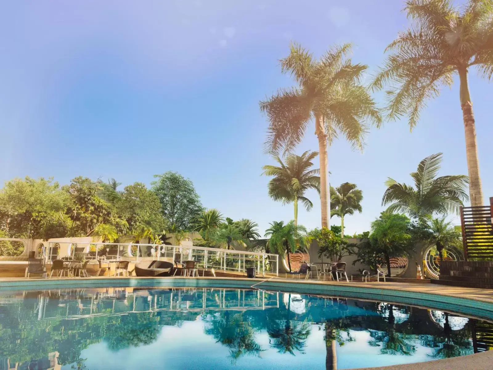 Swimming Pool in Continental Inn