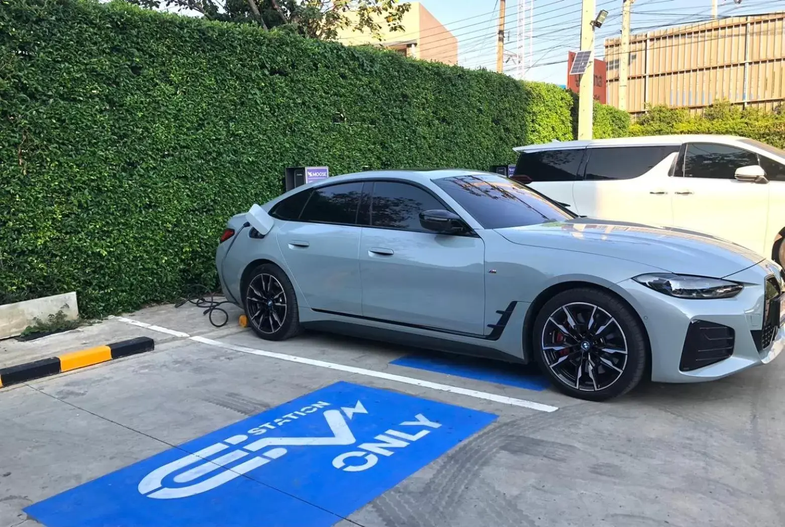 Parking in Moose Hotel Chiangmai