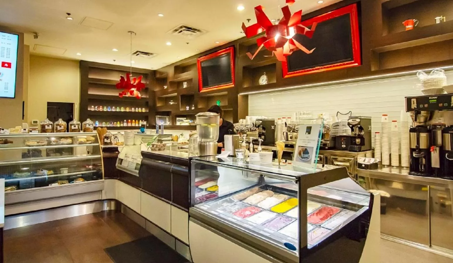 Restaurant/places to eat in Century Plaza Hotel