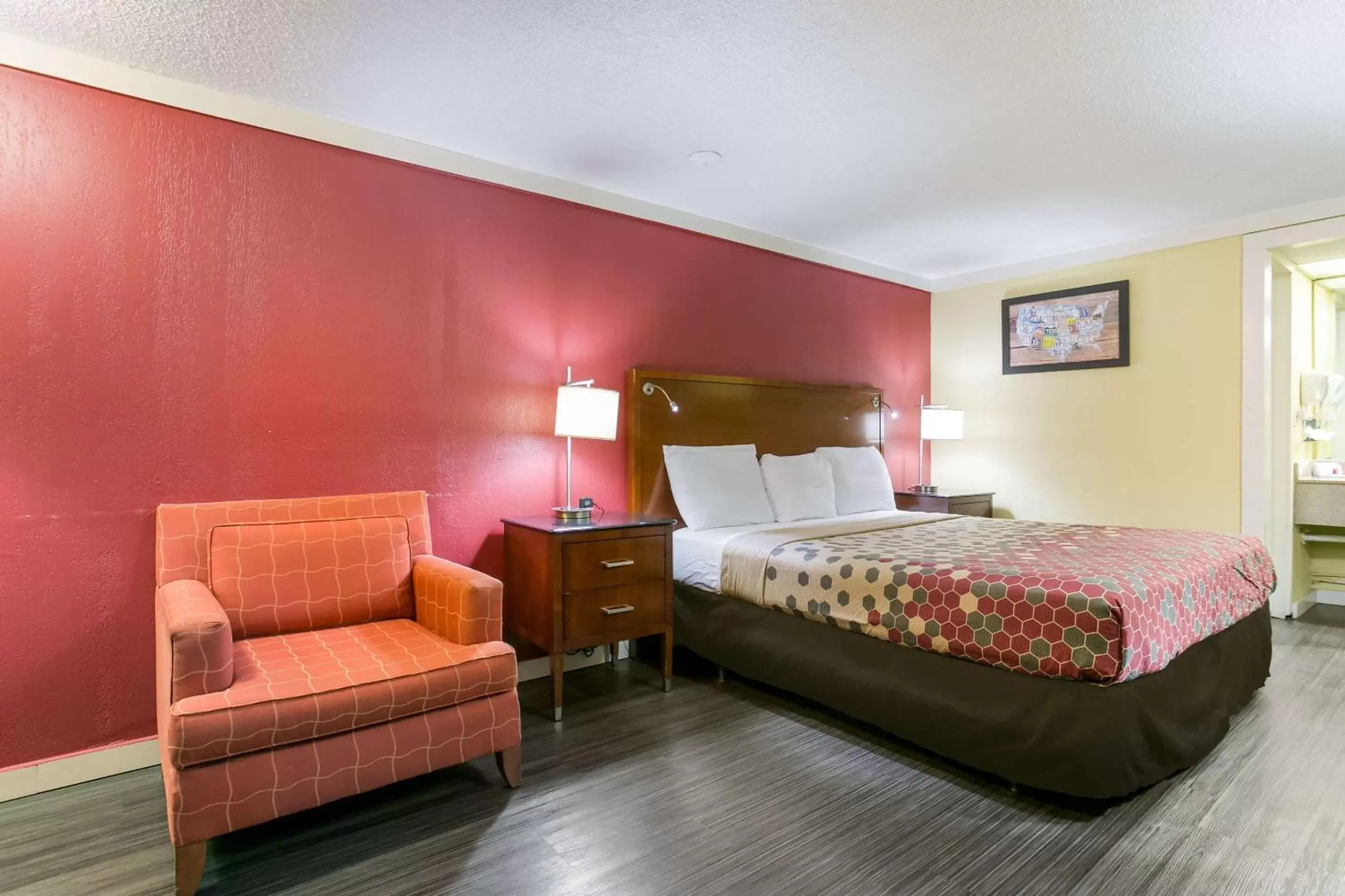 Photo of the whole room, Bed in Econo Lodge Frederick I-70