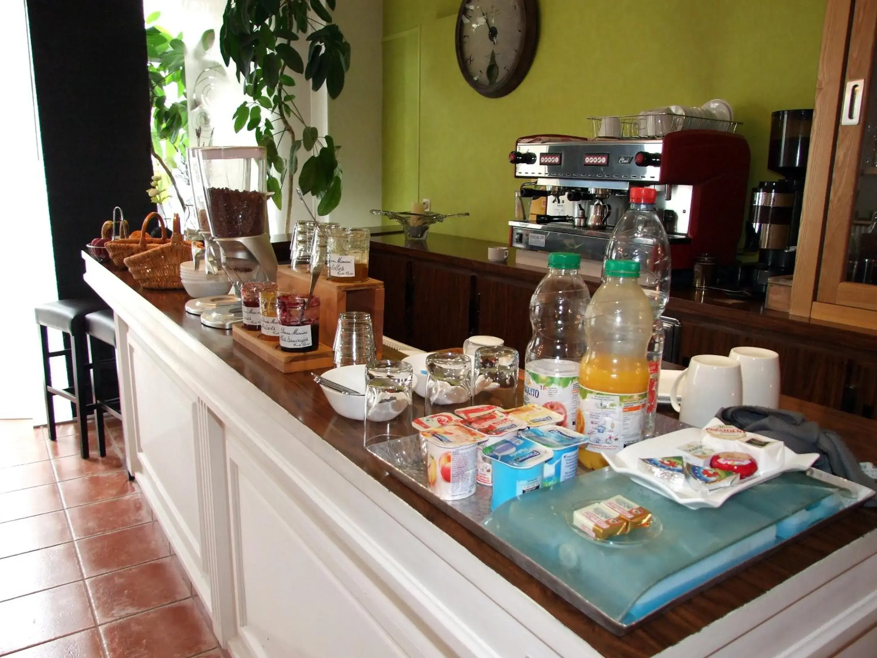 Continental breakfast, Restaurant/Places to Eat in Logis Hotel L'Occitan