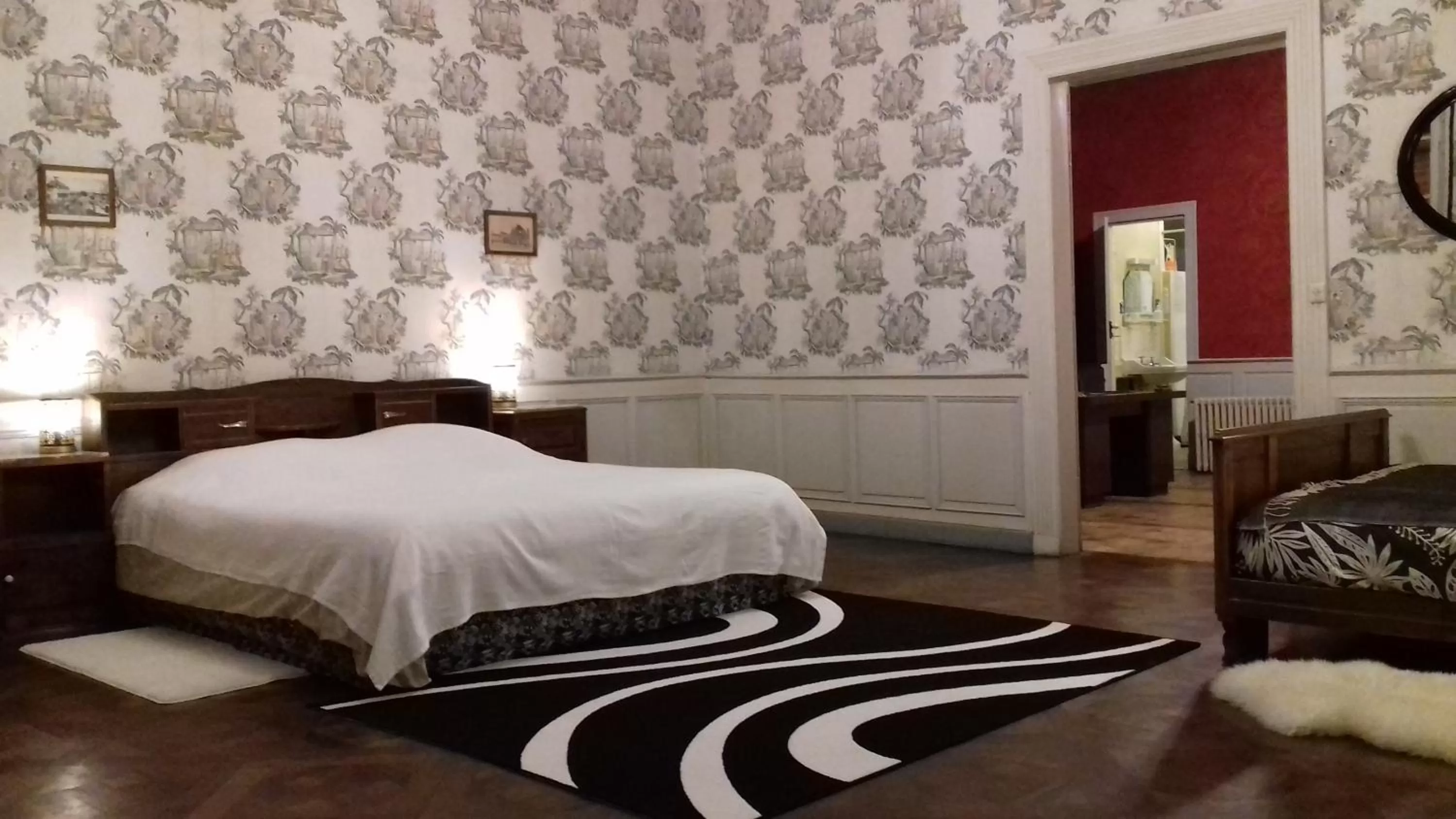 Bedroom, Bed in Bazar du Nouveau Siècle