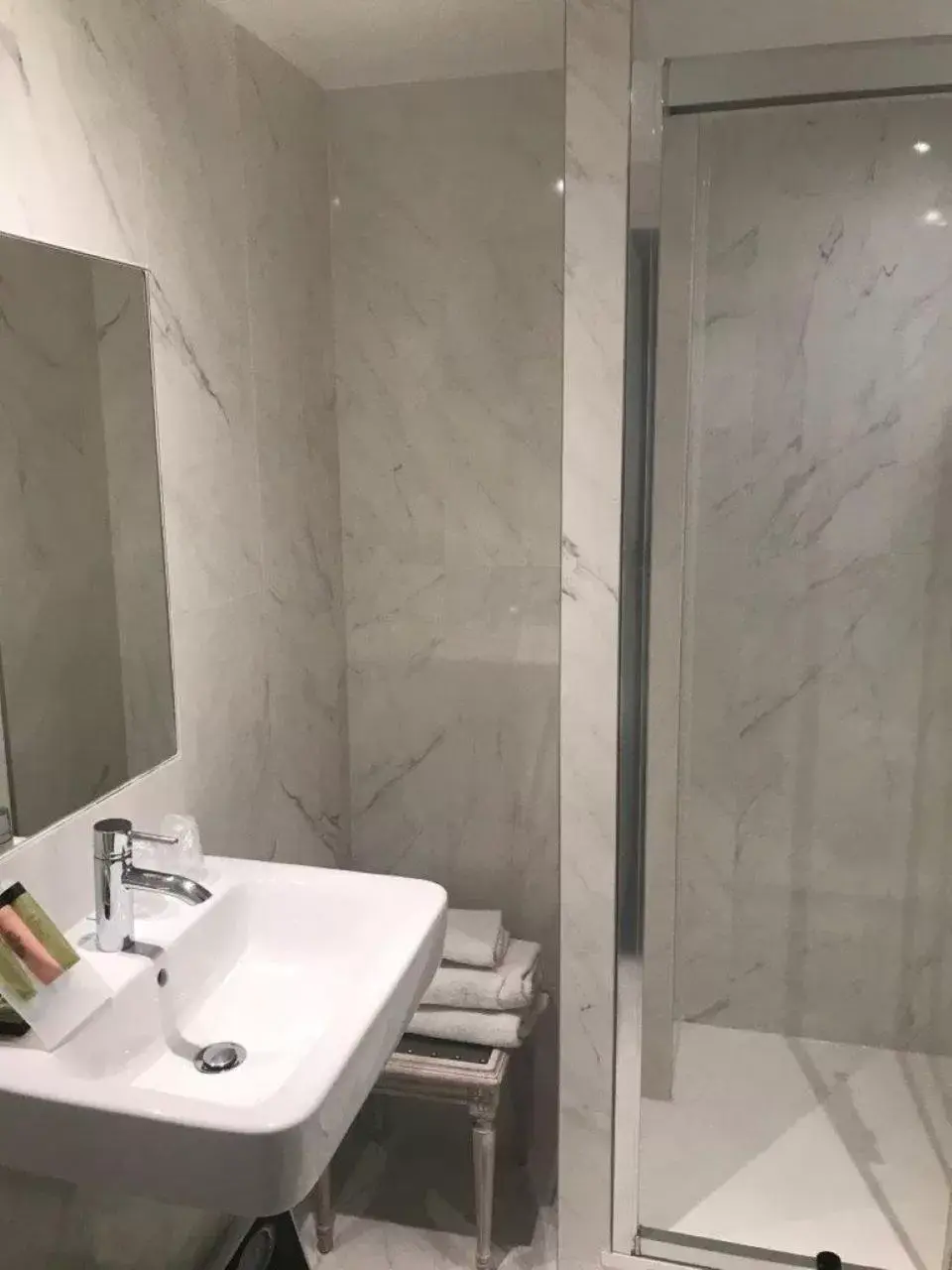 Shower, Bathroom in Hotel Aida Marais