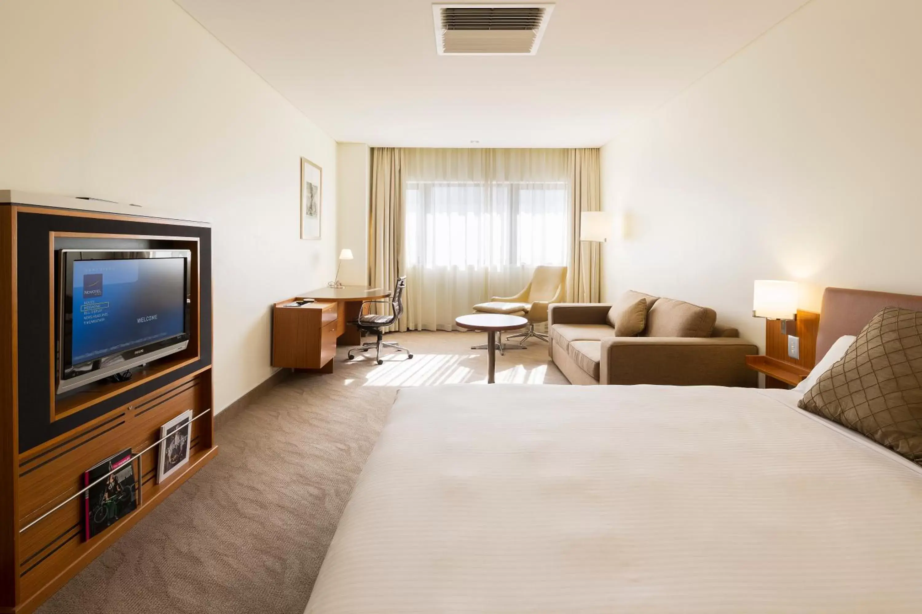 Photo of the whole room, Seating Area in Novotel Canberra