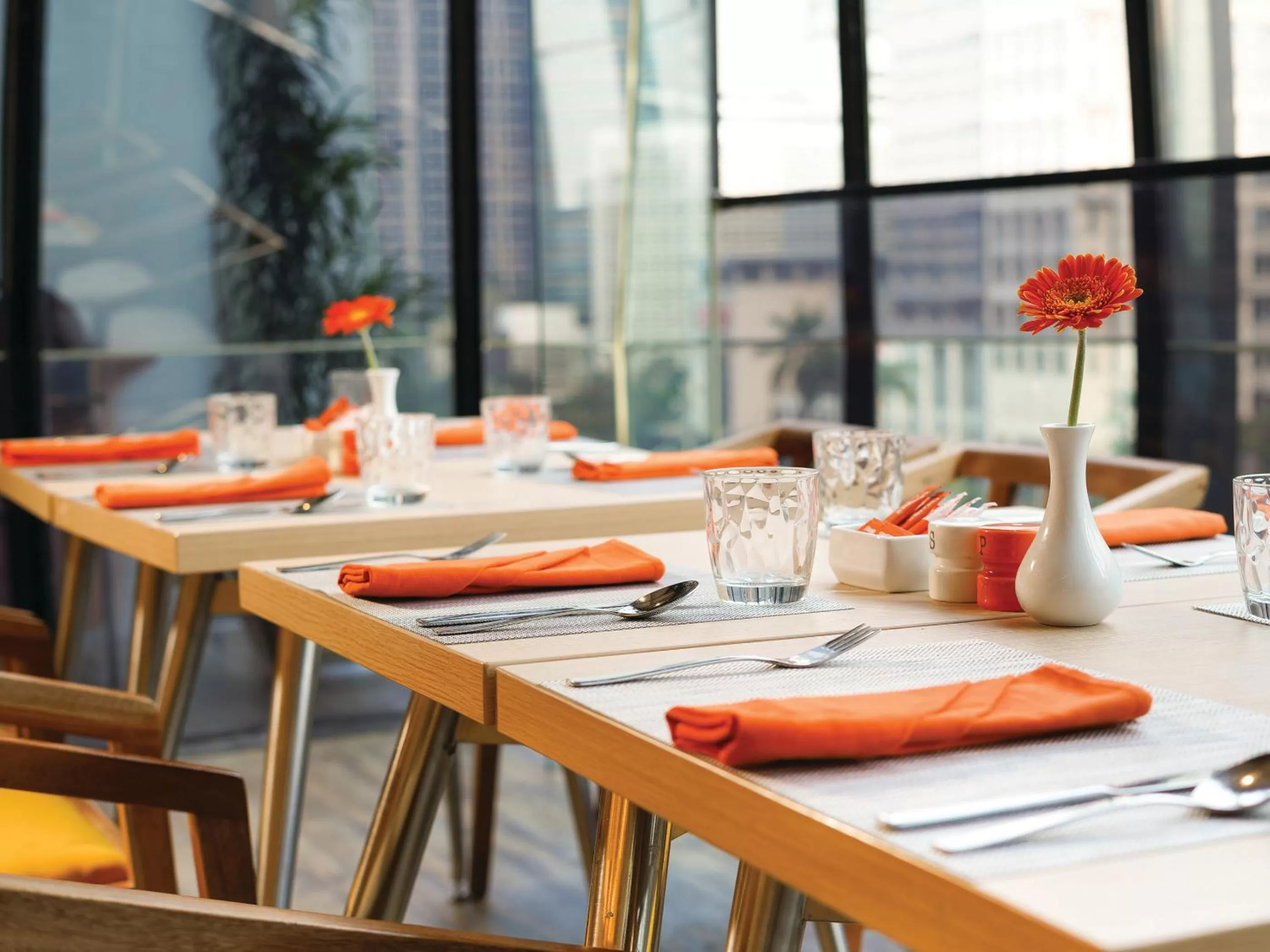 Restaurant/places to eat in HARRIS Suites fx Sudirman