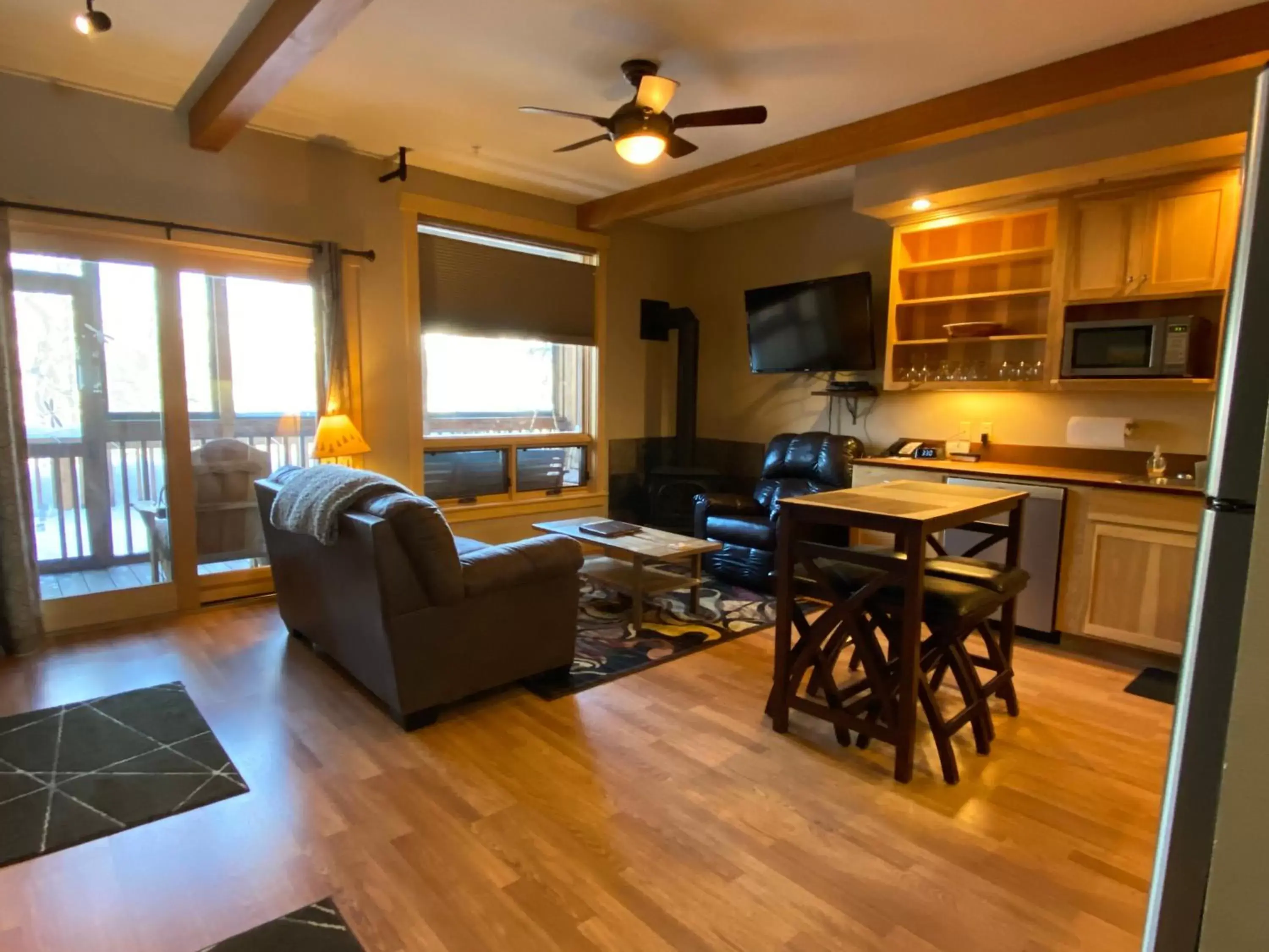 Living room, Seating Area in Twisp River Suites