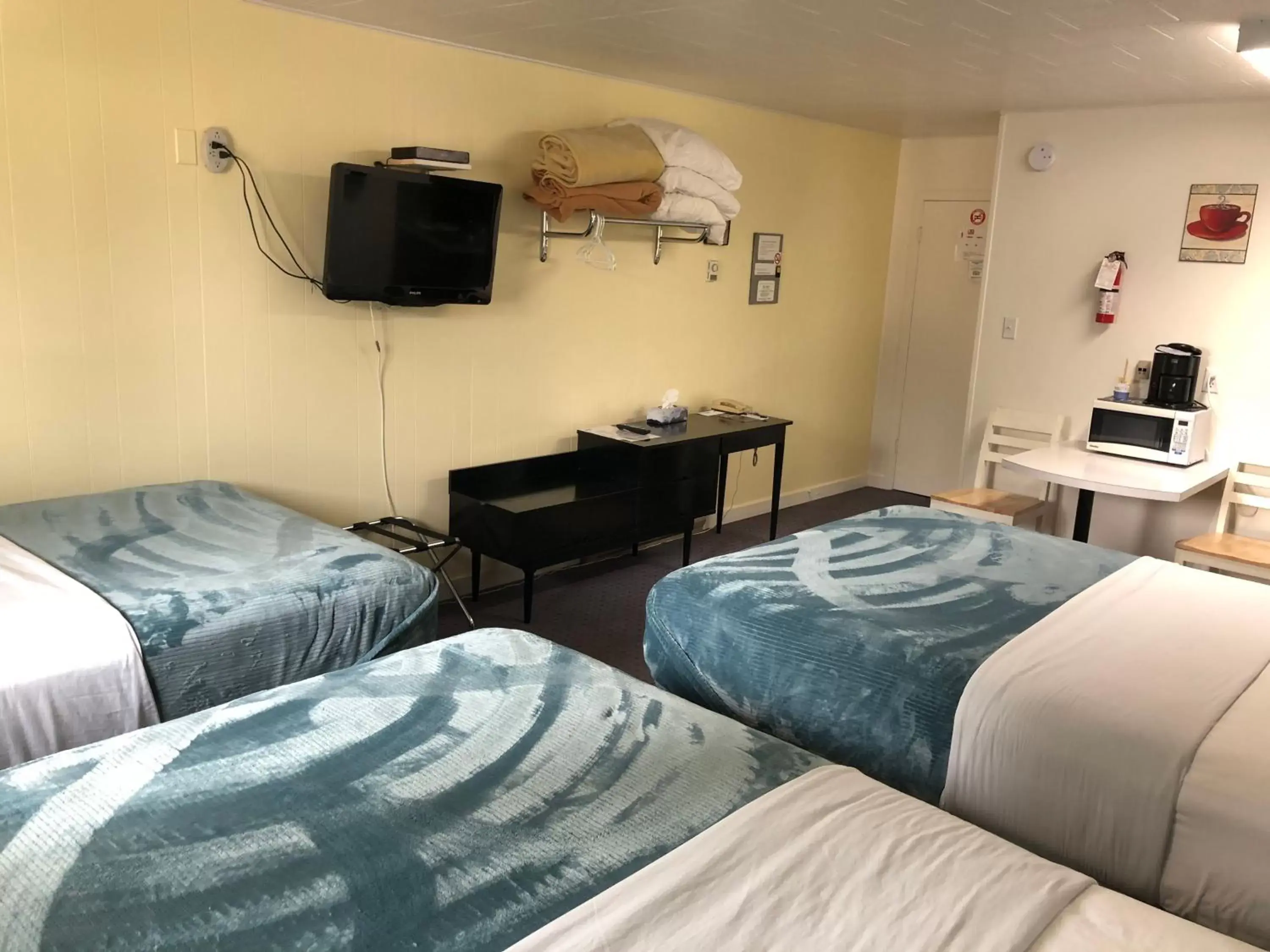Bed in Creston Valley Motel