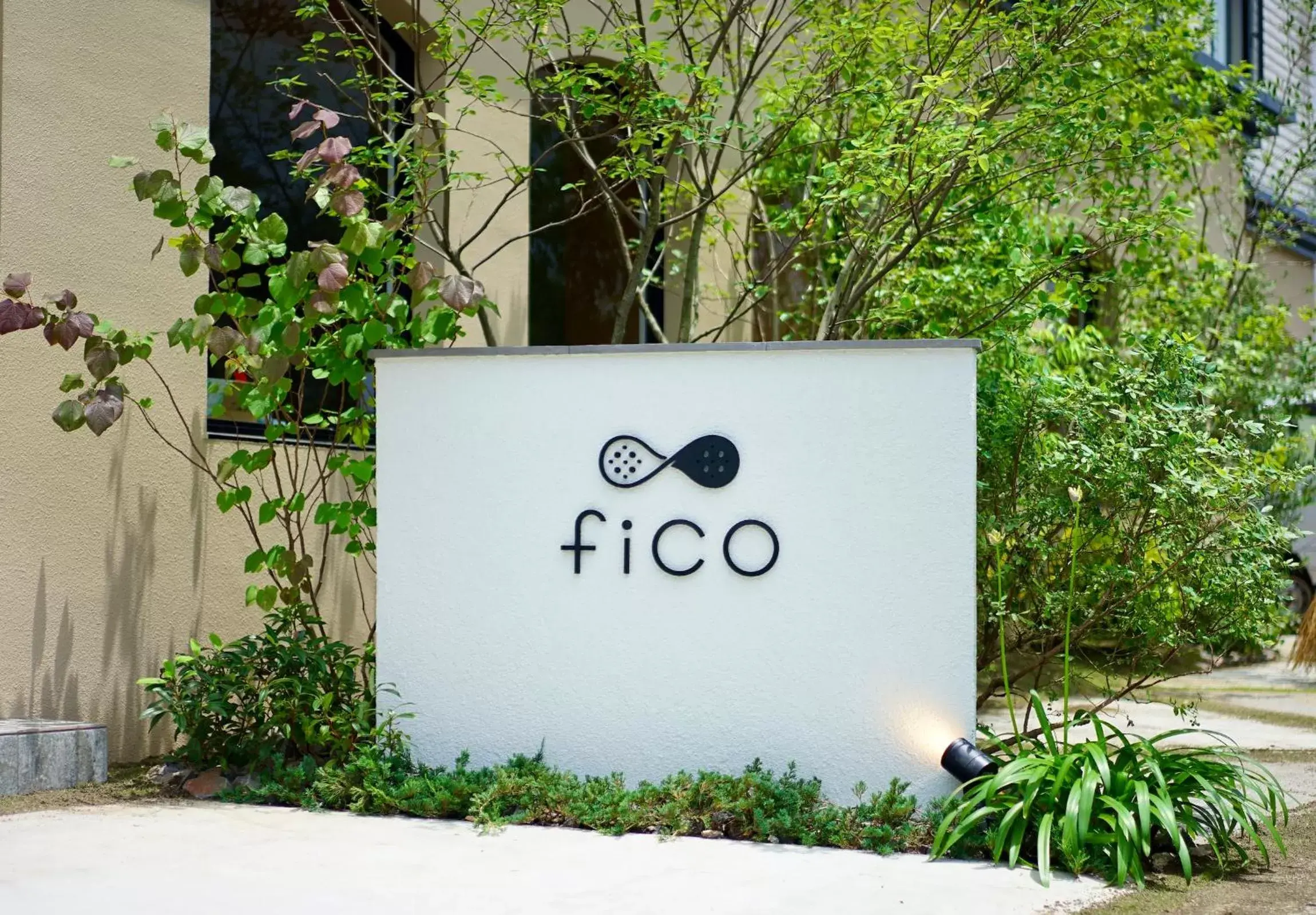 Property Logo/Sign in fico HIJI