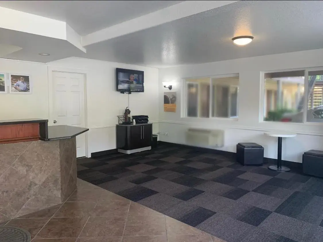 Lobby/Reception in Motel 6-Yakima, WA - Downtown