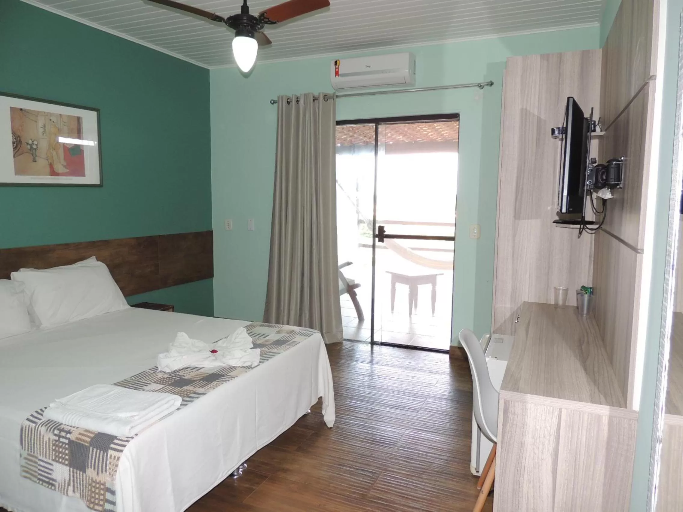 Photo of the whole room, Bed in Pousada Akaroa