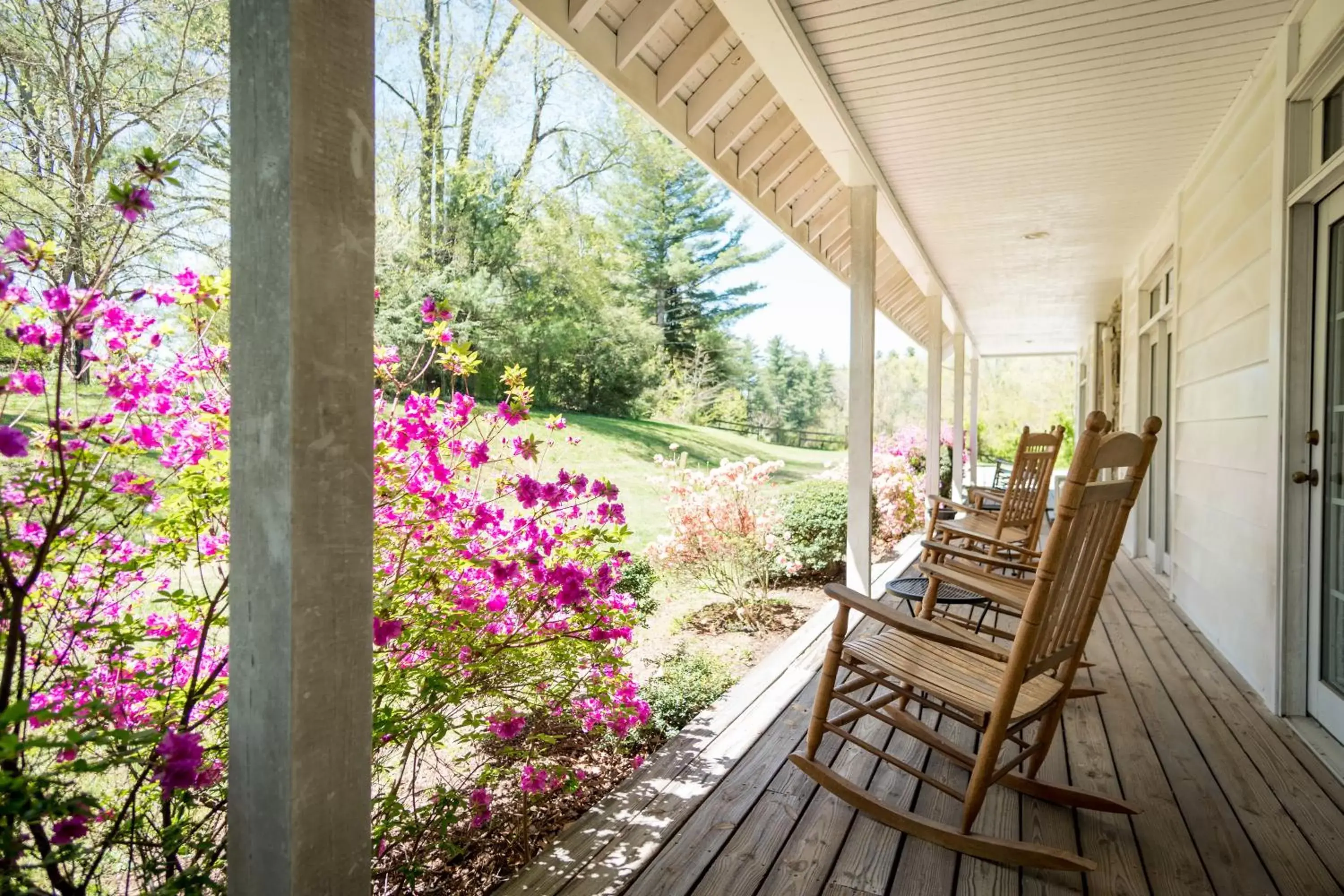 Patio, Balcony/Terrace in Highland Lake Inn & Resort - Flat Rock