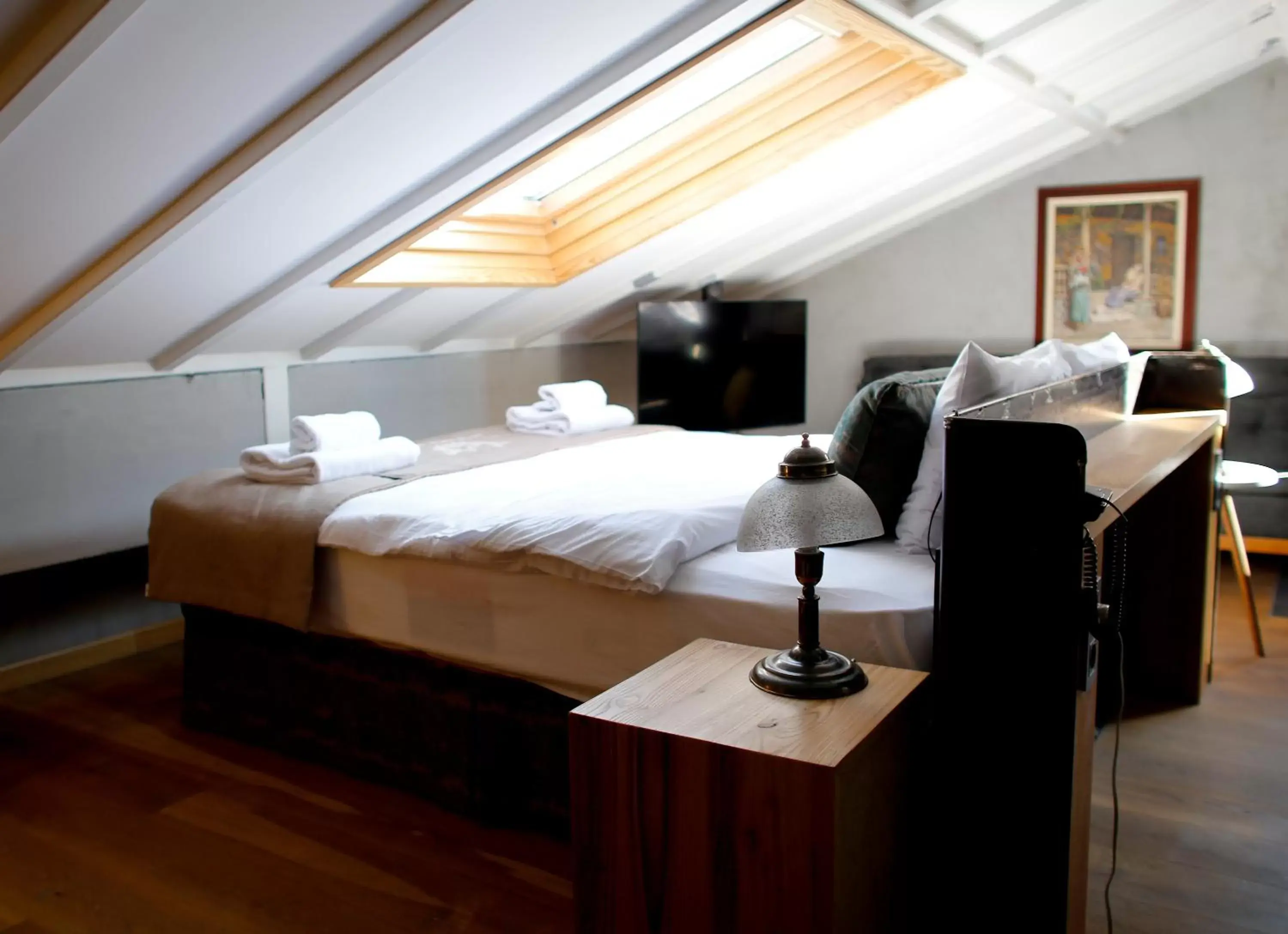 Communal lounge/ TV room, Bed in Aleksandr Pera Hotel