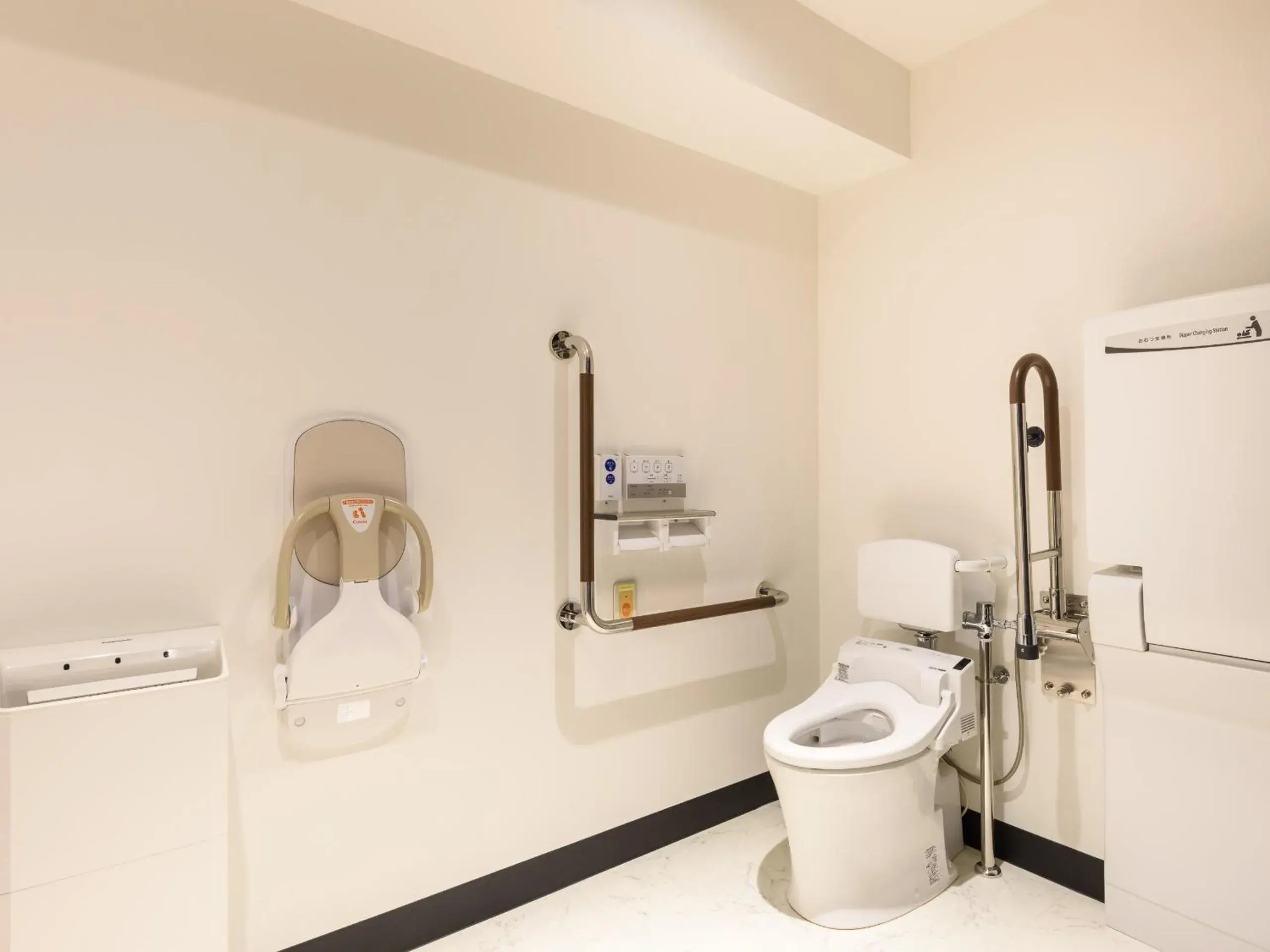 Facility for disabled guests, Bathroom in APA Hotel Hatchobori Shintomicho
