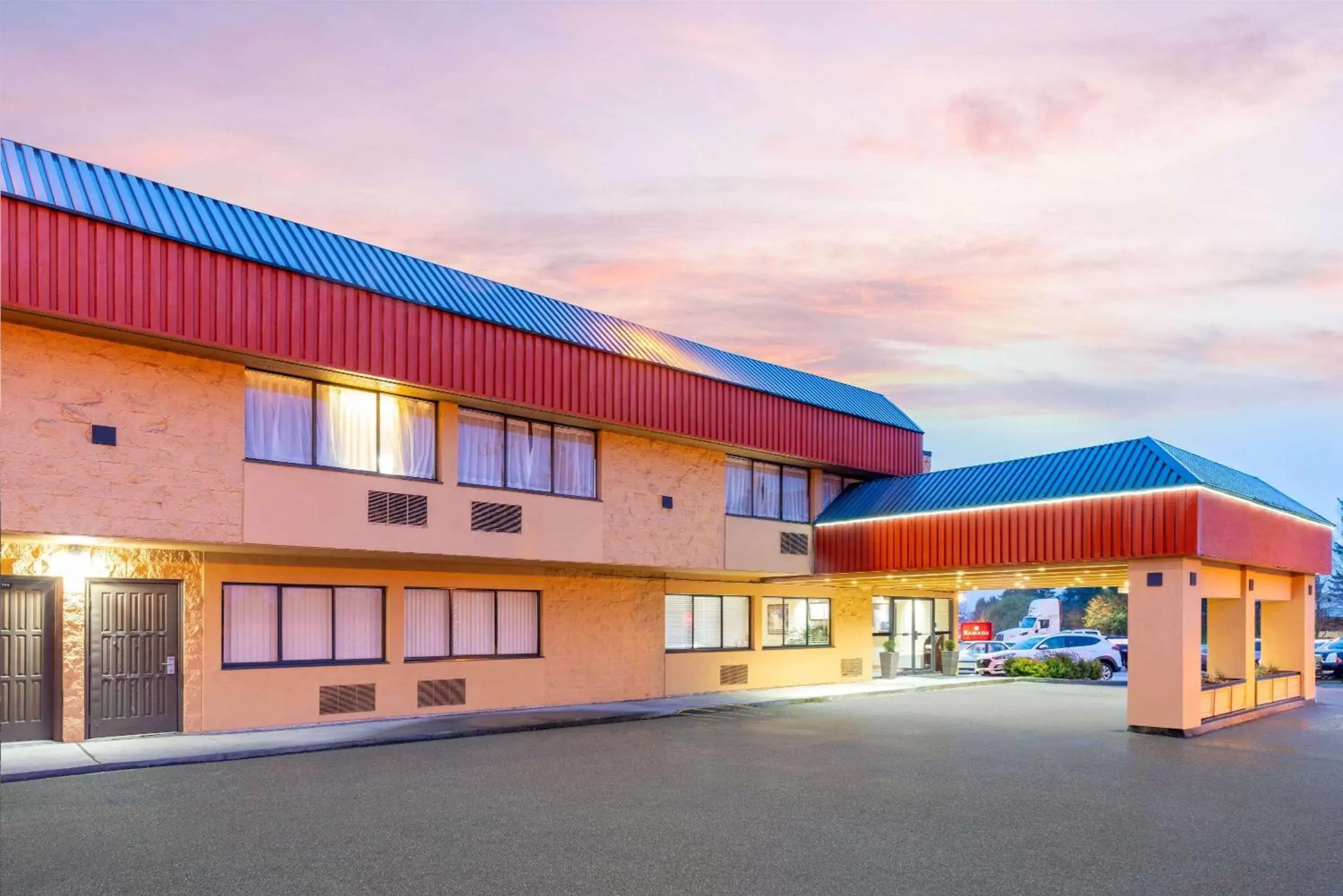 Property building in Ramada by Wyndham Coquitlam Property building in Ramada by Wyndham Coquitlam
