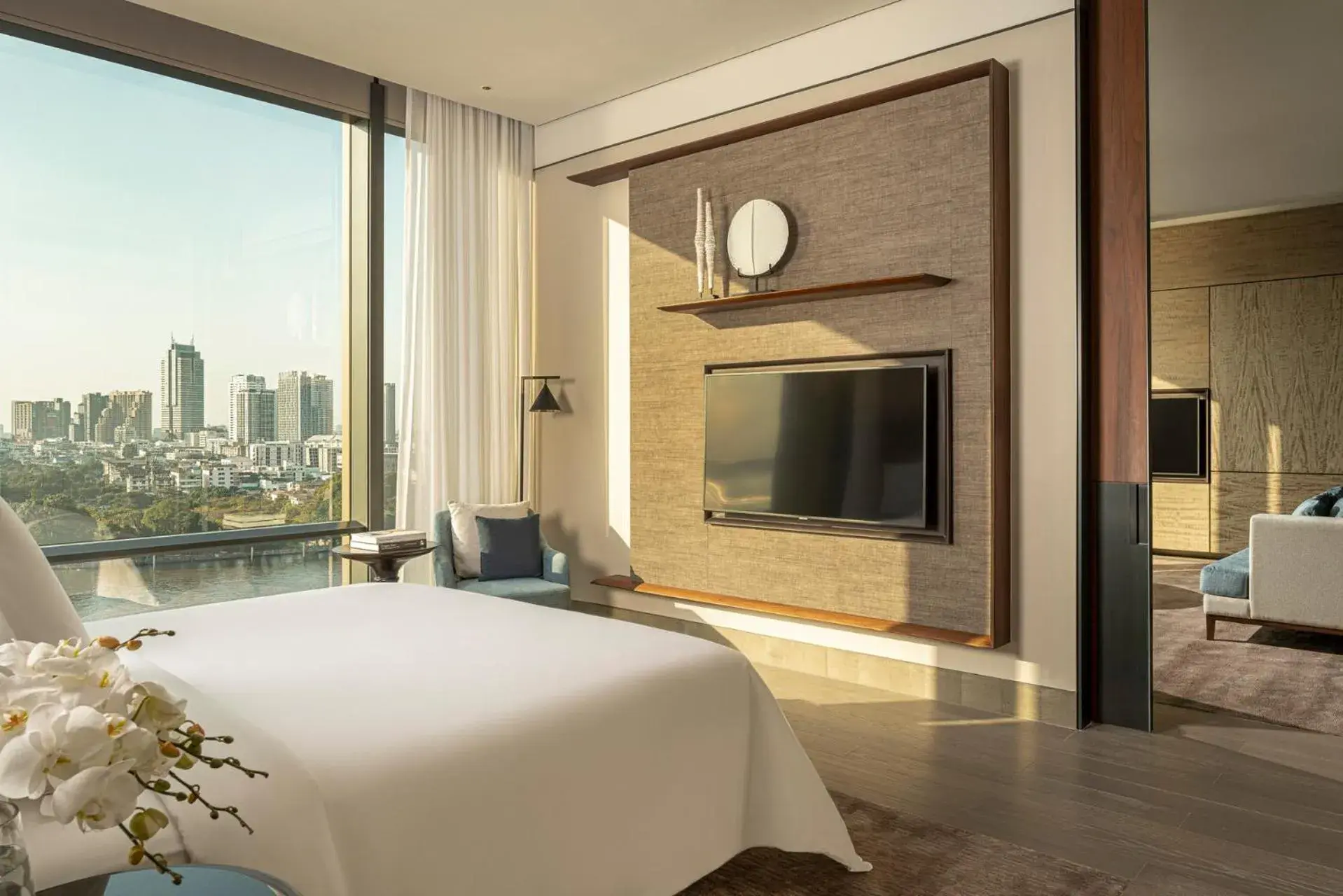 Bed in Four Seasons Hotel Bangkok at Chao Phraya River