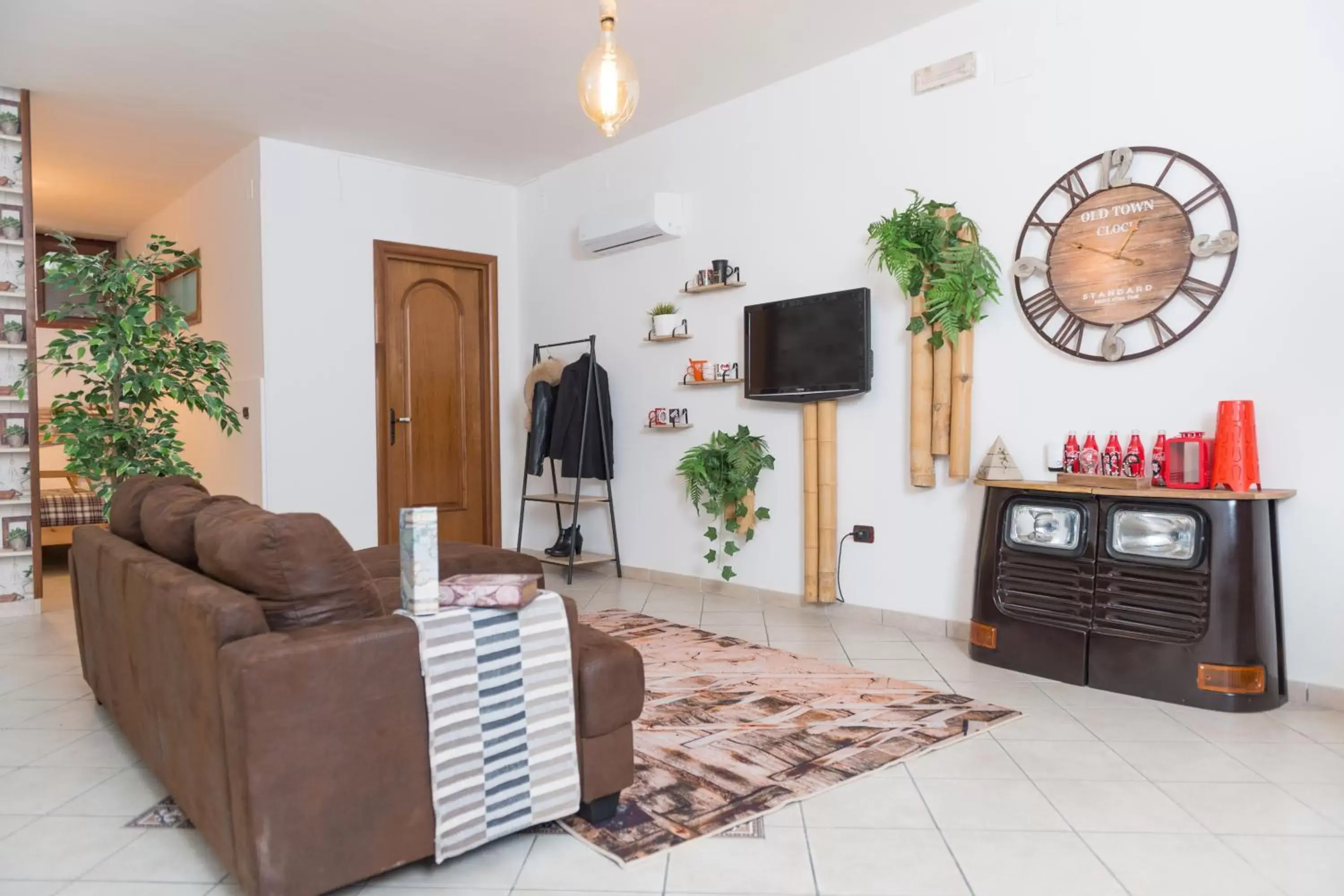 TV and multimedia, Seating Area in loft style taverna