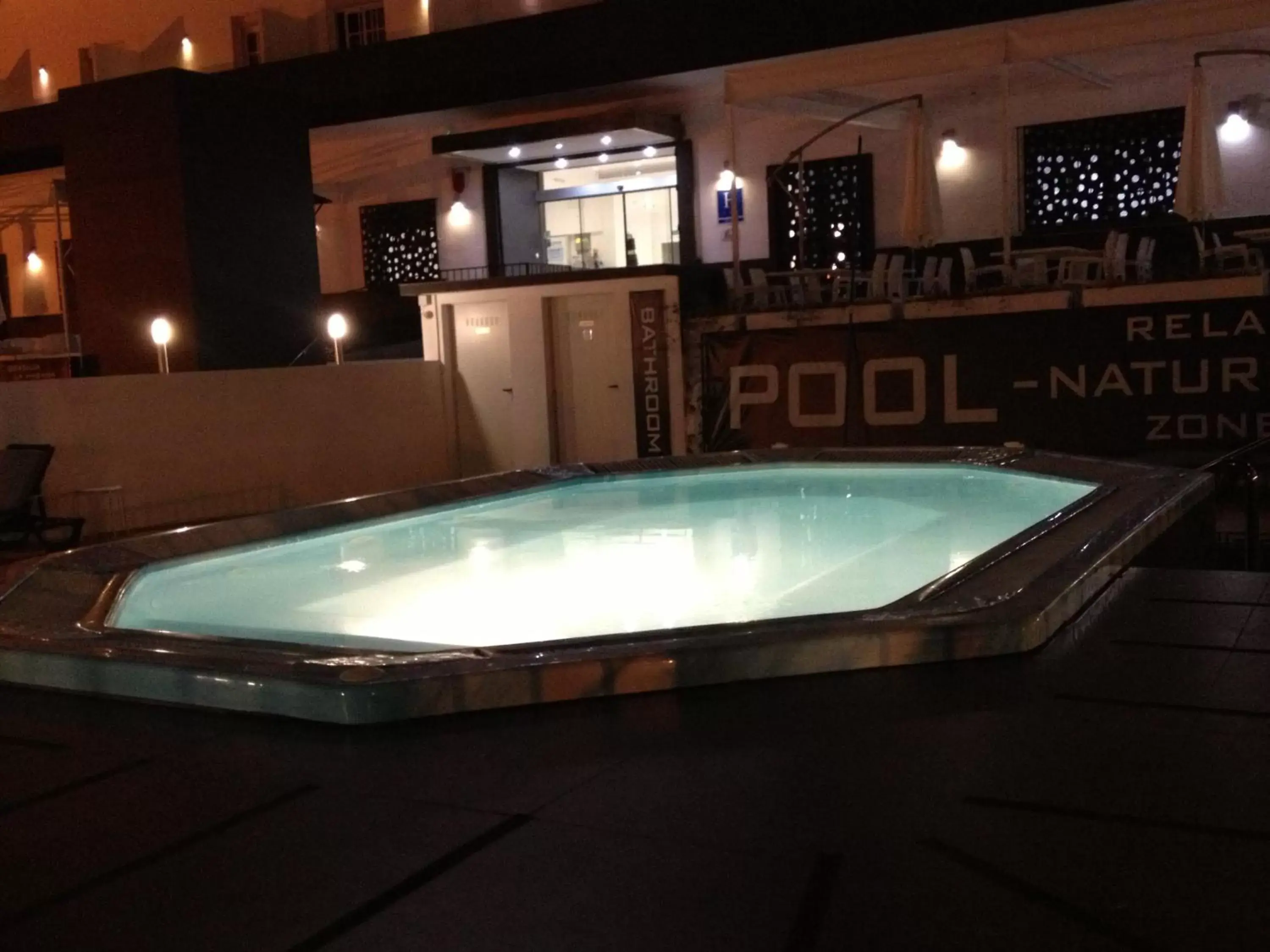 Hot Tub, Swimming Pool in Hotel Natursun