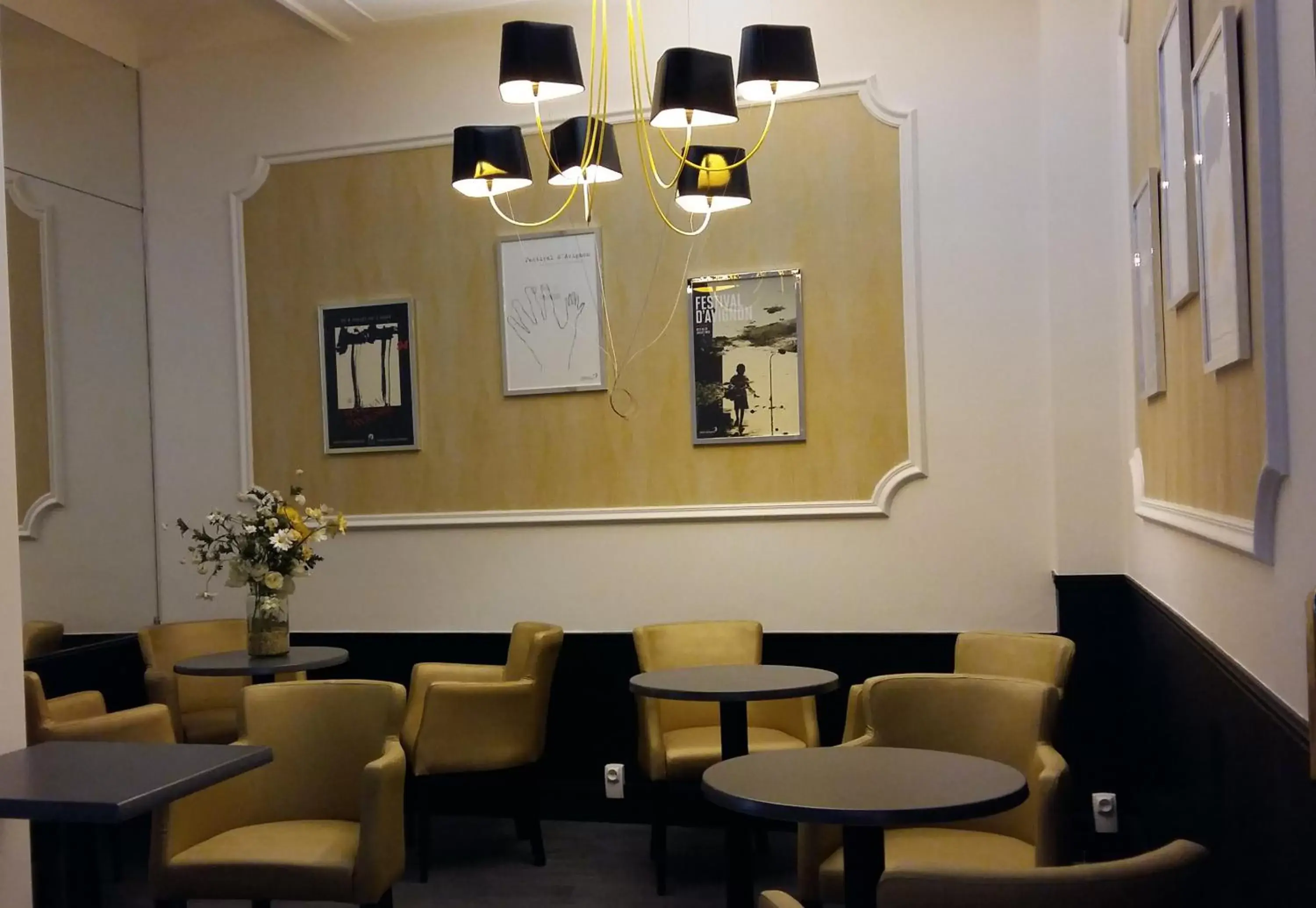 Communal lounge/ TV room, Lounge/Bar in Régina Boutique Hotel