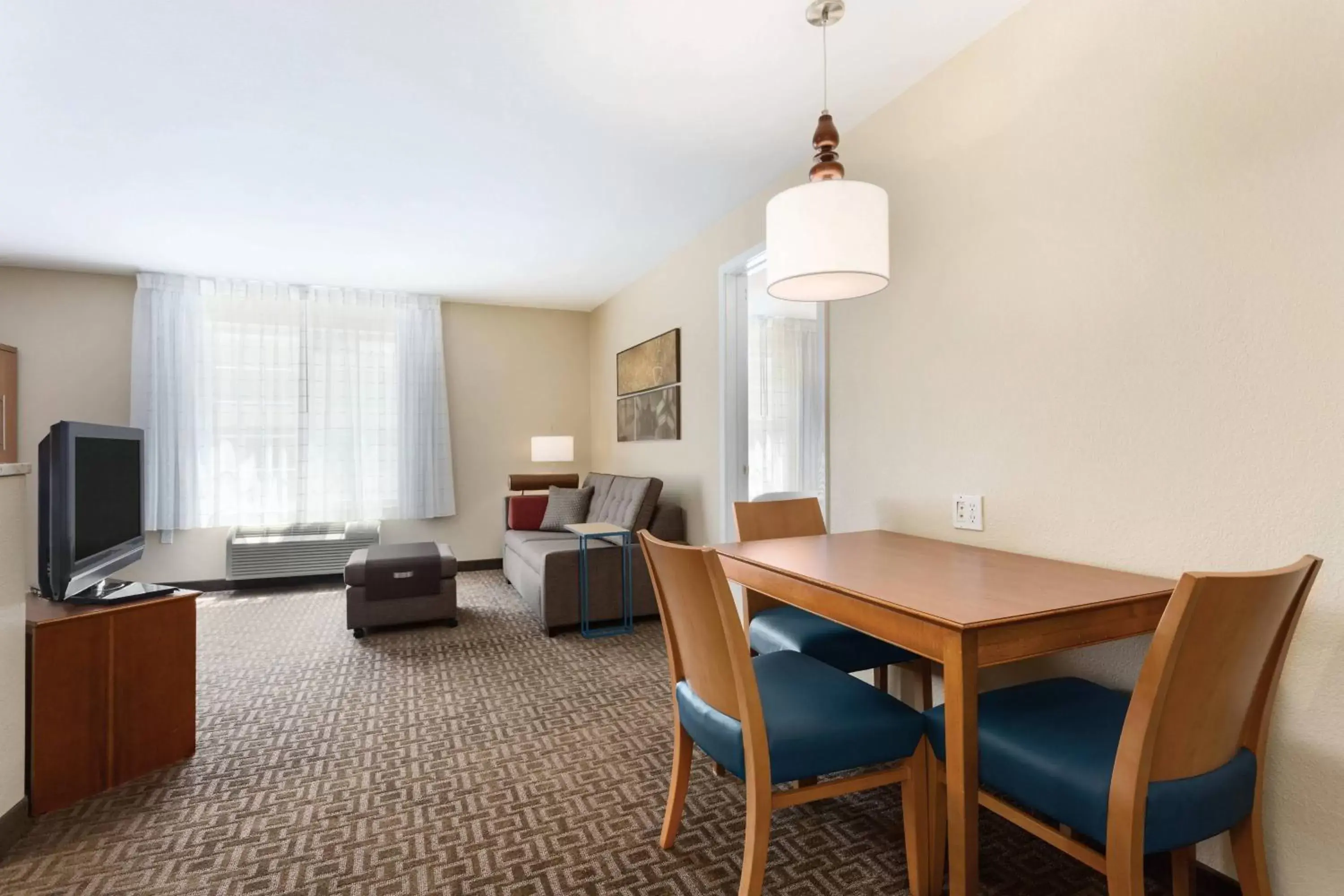 Bedroom, Dining Area in TownePlace Suites Salt Lake City Layton