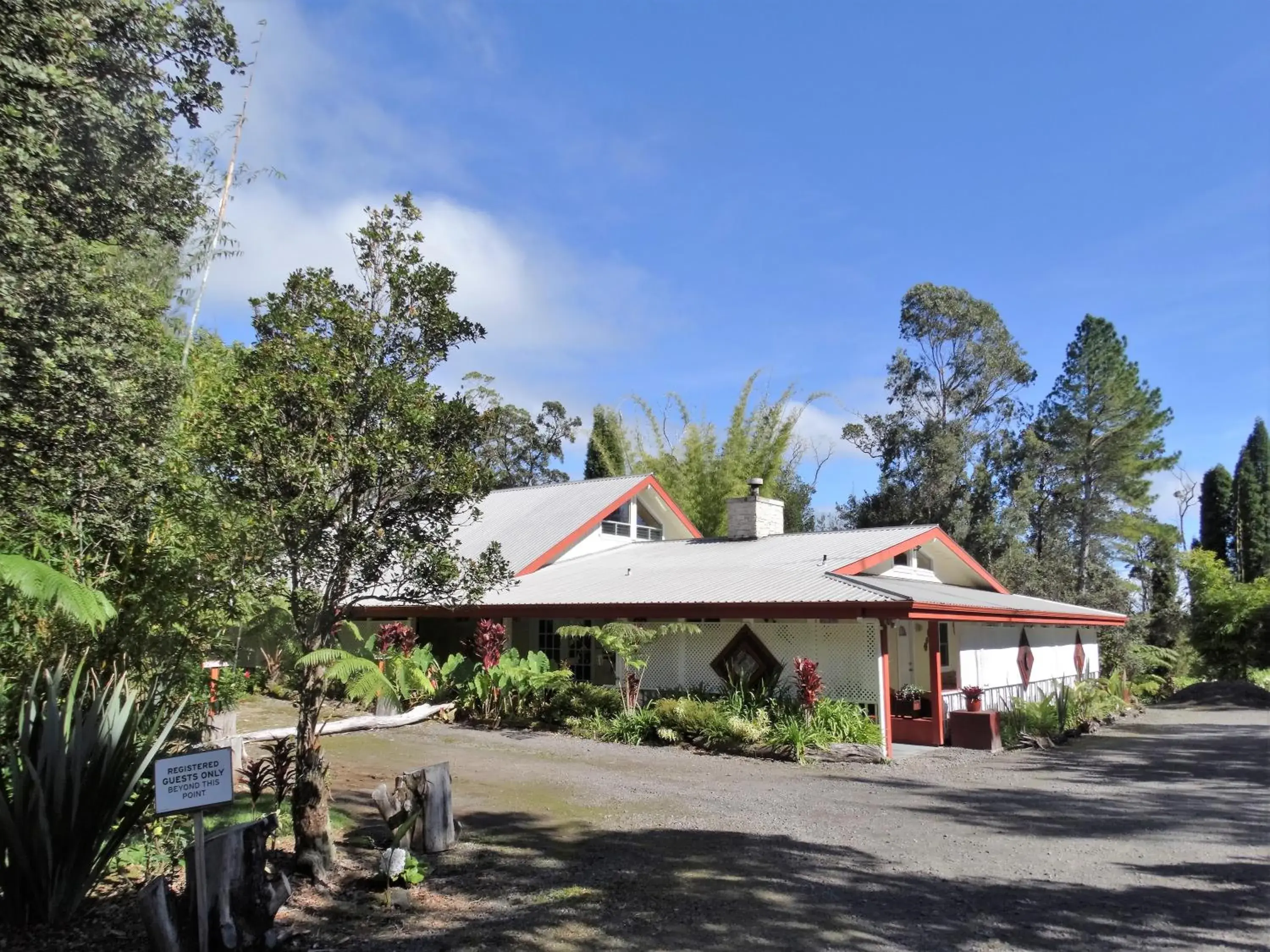 Property building in Lokahi Lodge Property building in Lokahi Lodge