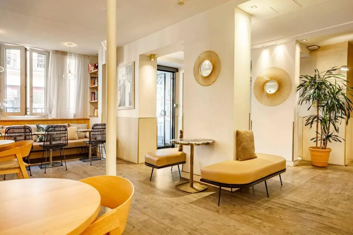 Lobby or reception in Hotel Opéra Marigny Lobby or reception in Hotel Opéra Marigny