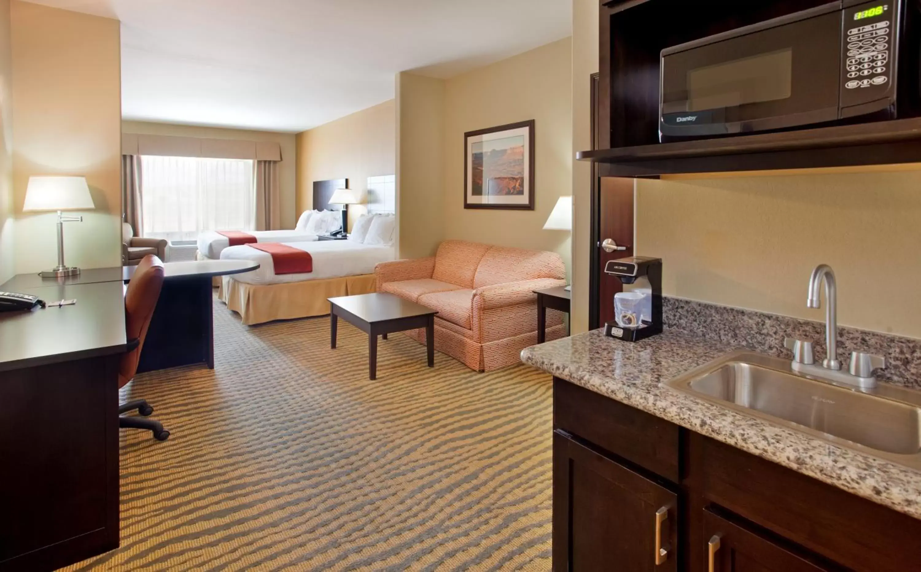 Photo of the whole room, Kitchen/Kitchenette in Holiday Inn Express & Suites Gallup East, an IHG Hotel