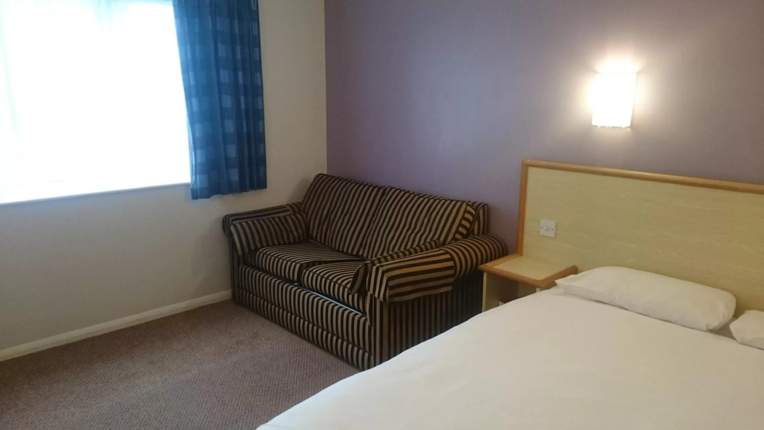 Bedroom, Seating Area in Redwings Lodge Baldock