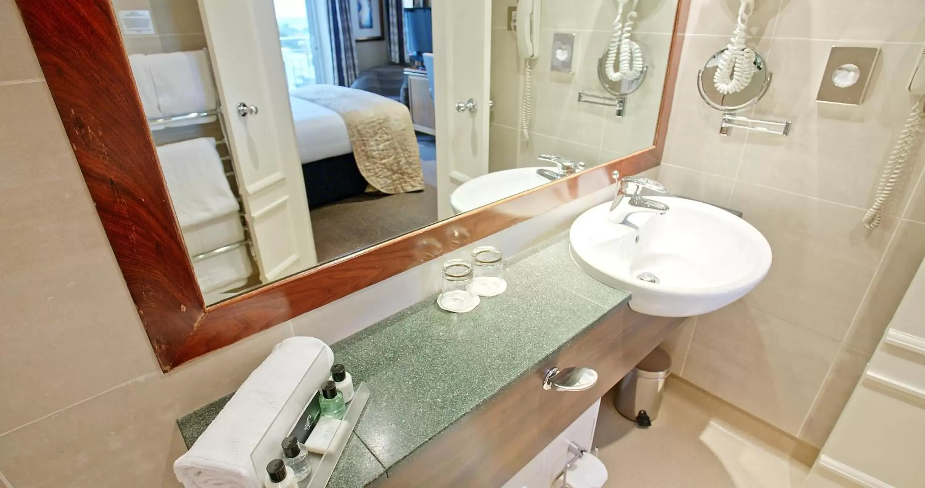 Bathroom in Harbour Heights Hotel