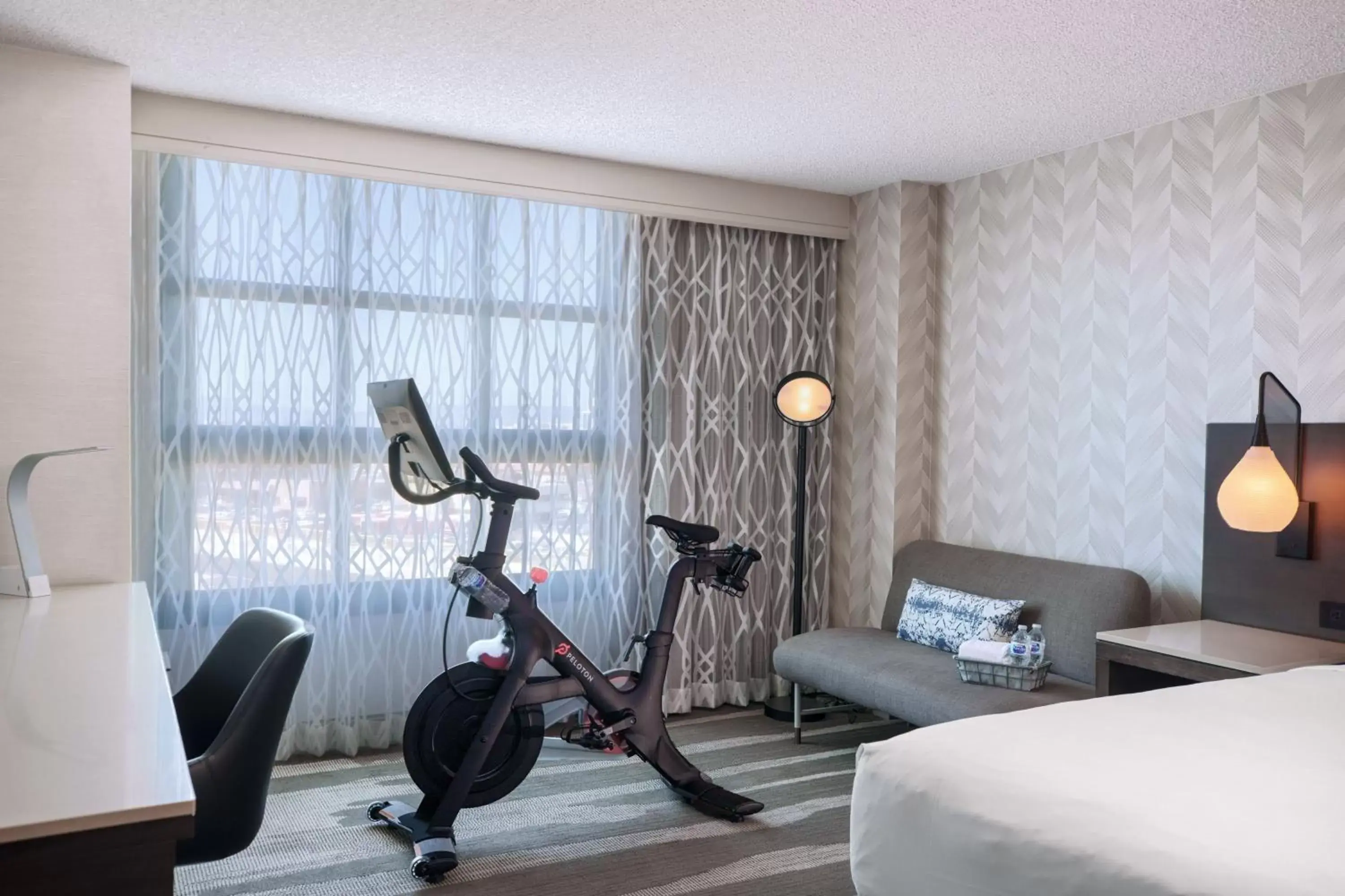 Photo of the whole room, Fitness Center/Facilities in Renaissance Los Angeles Airport Hotel